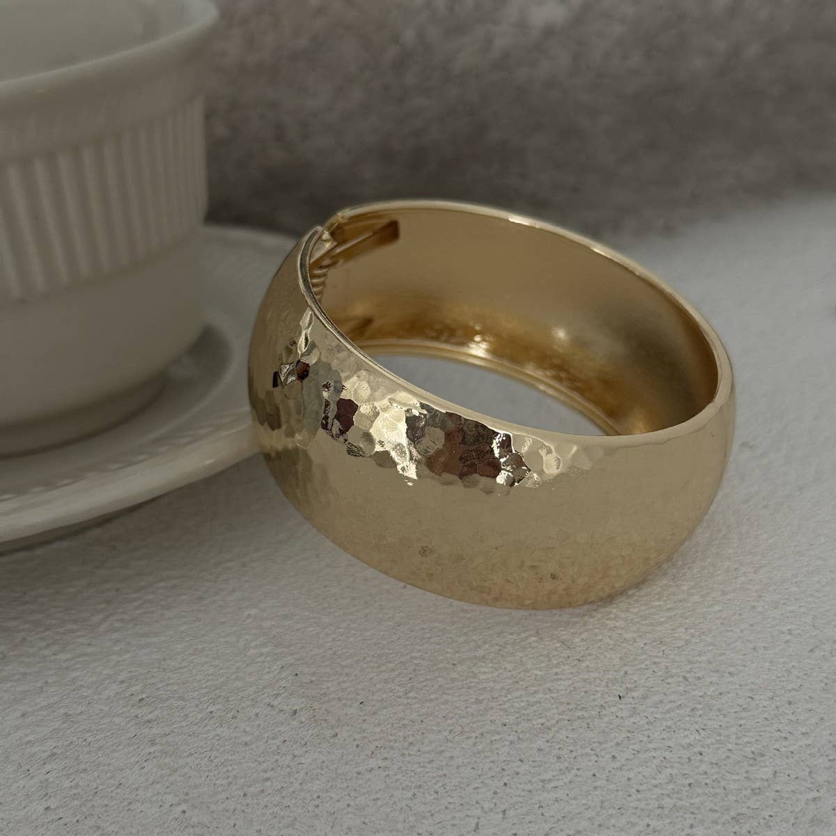 FASHIONABLE AND VERSATILE POLISHED ALLOY BRACELET_CWMM3119