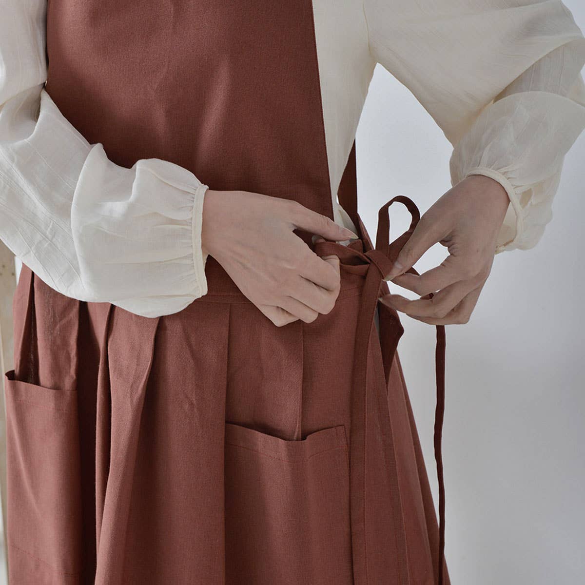 Cotton solid color adjustable Aprons with pockets