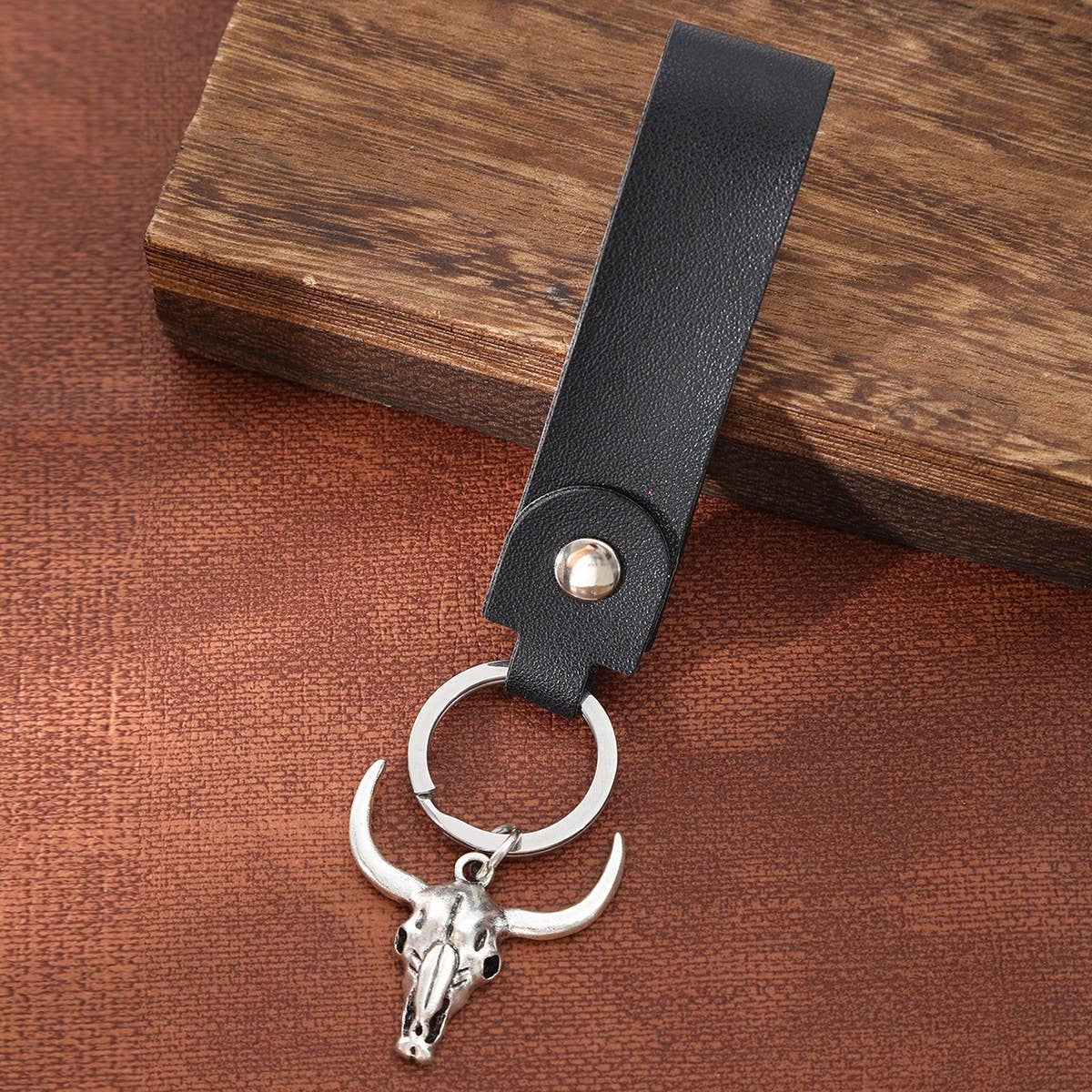 VINTAGE LEATHER KEYCHAIN
