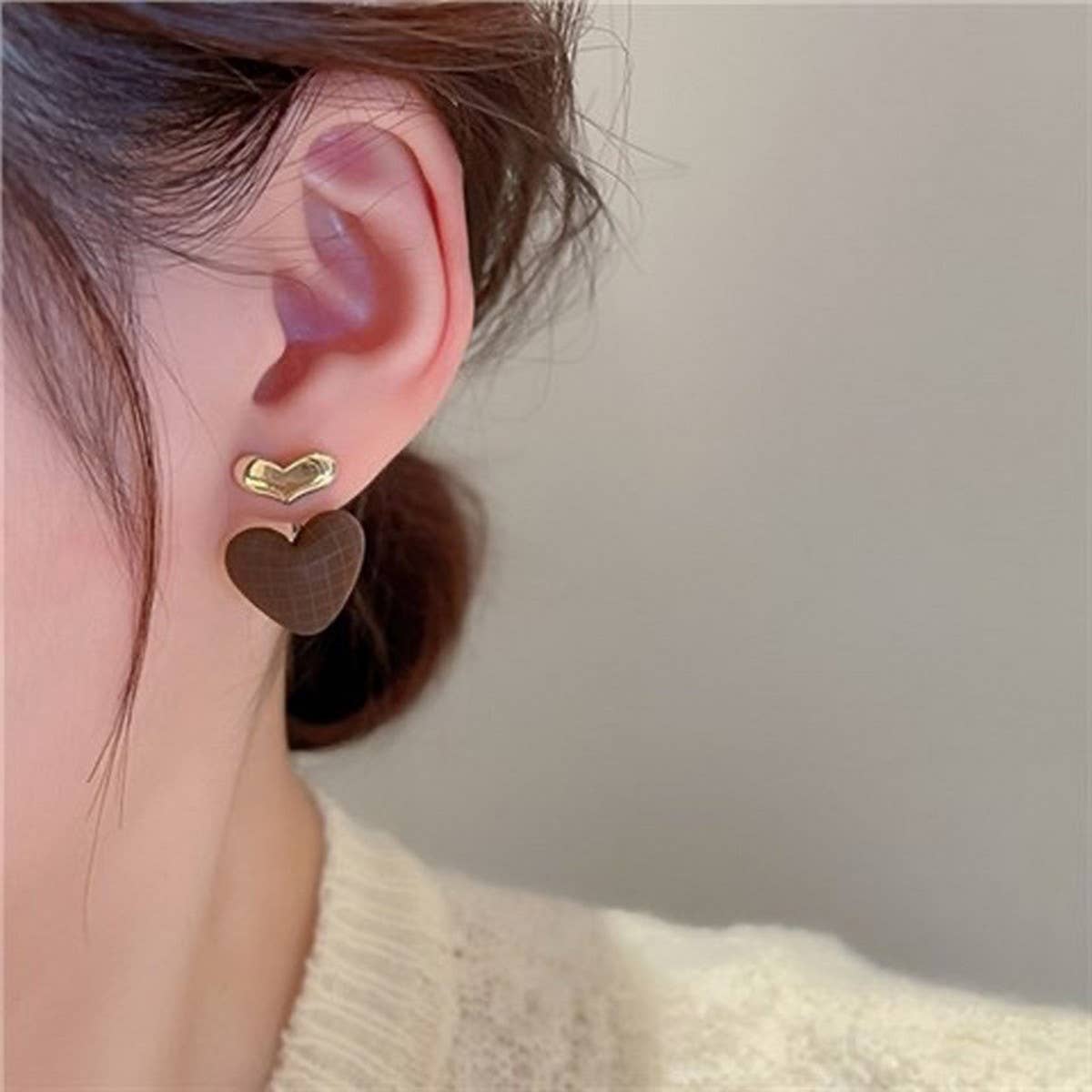 TEMPERAMENTAL HIGH-END CHECKERED HEART EARRINGS