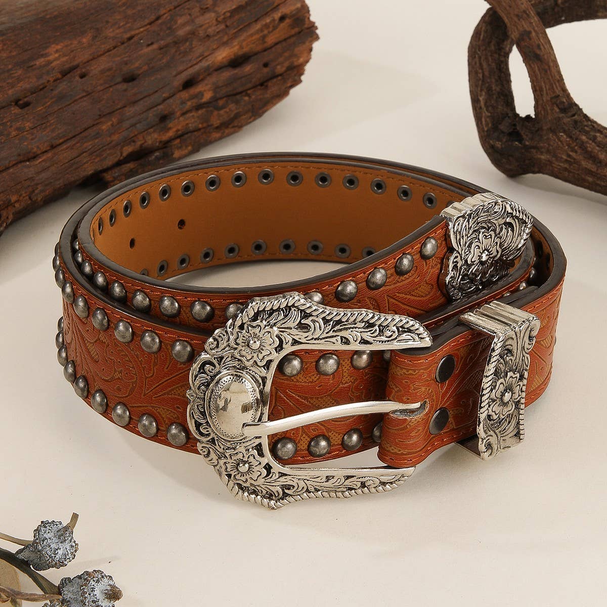 VINTAGE DISTRESSED RIVET EMBOSSED BELT