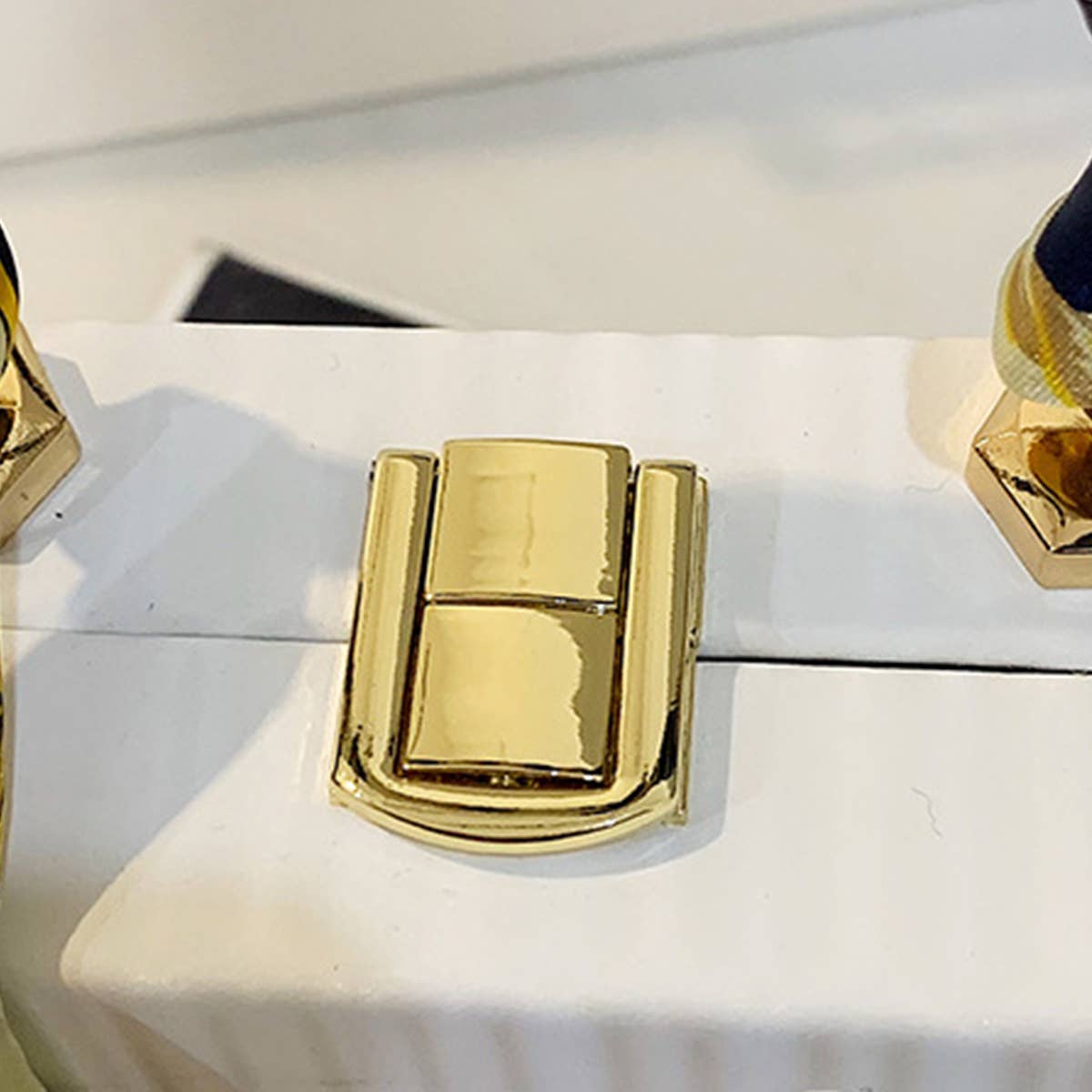 RETRO BEAUTY PATTERN CROSSBODY BAG_CWAB0986