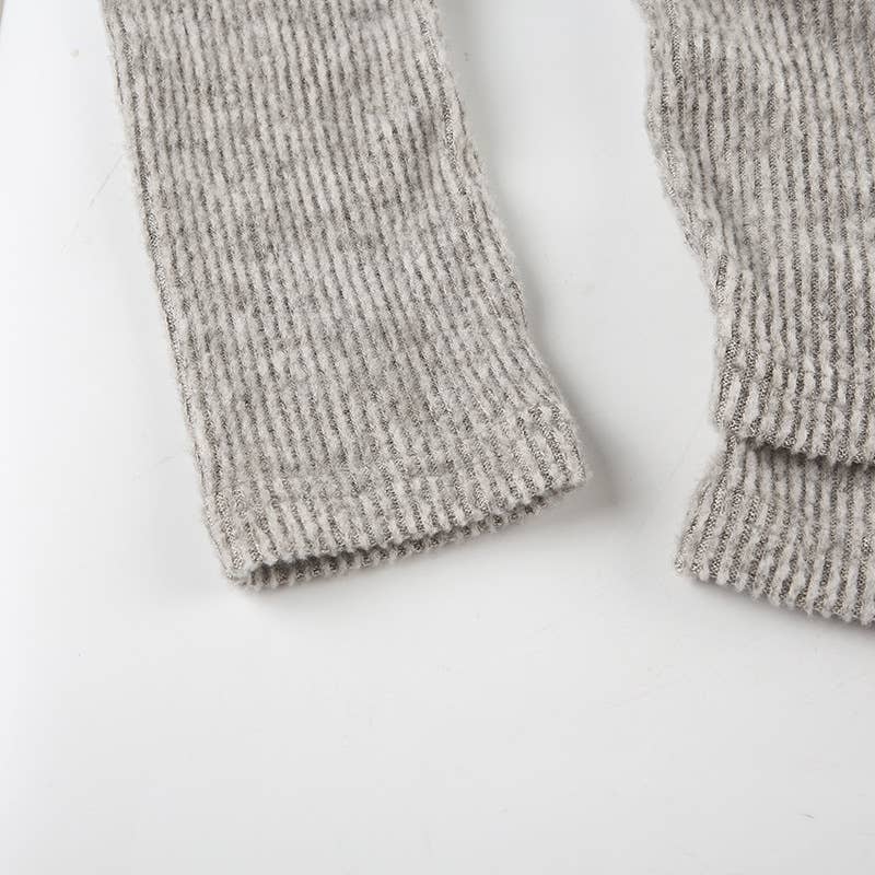 Two sexy fake items with solid U-neck necklaces