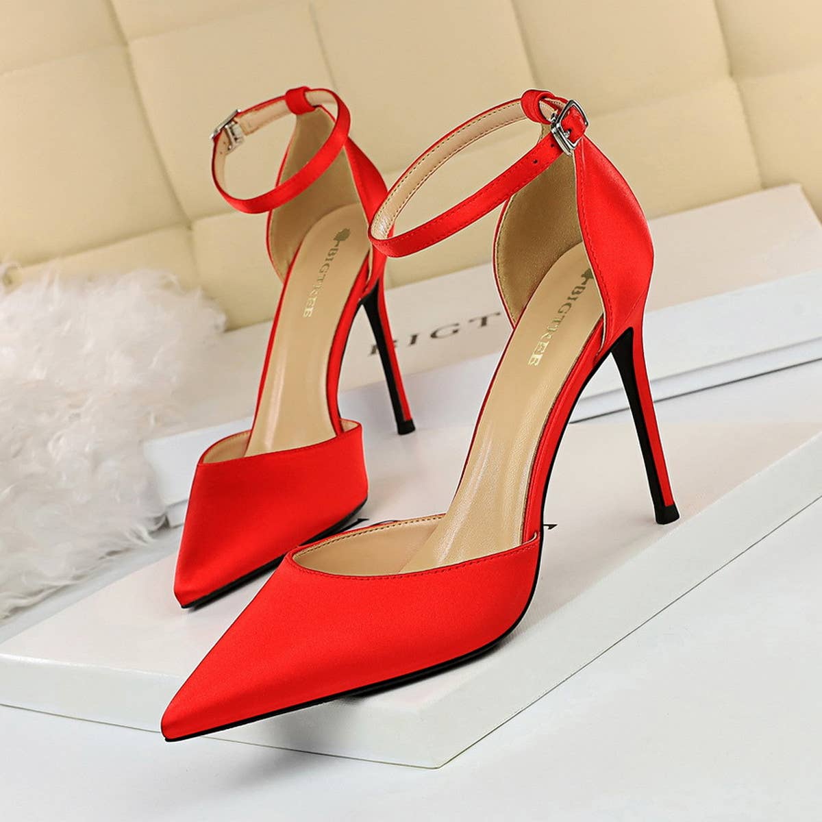 SATIN SHALLOW-MOUTH POINTED HIGH-HEELED SHOES