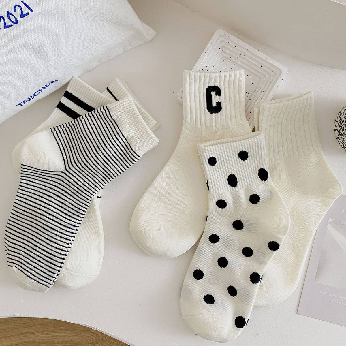 WOMEN'S NEW WHITE STRIPED POLKA DOT MID-CALF SOCKS