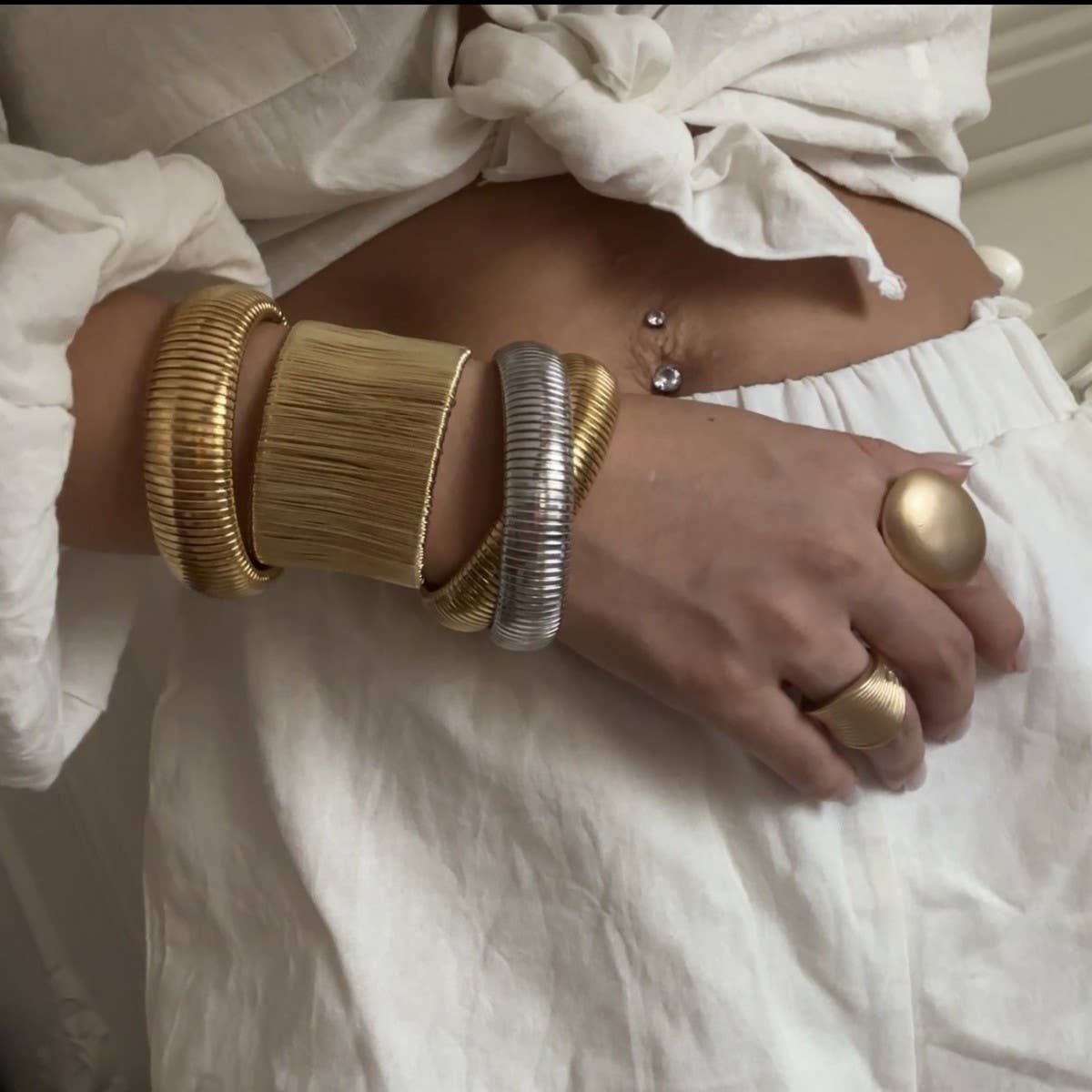 FASHIONABLE SMOOTH SPRING BRACELET FOR WOMEN