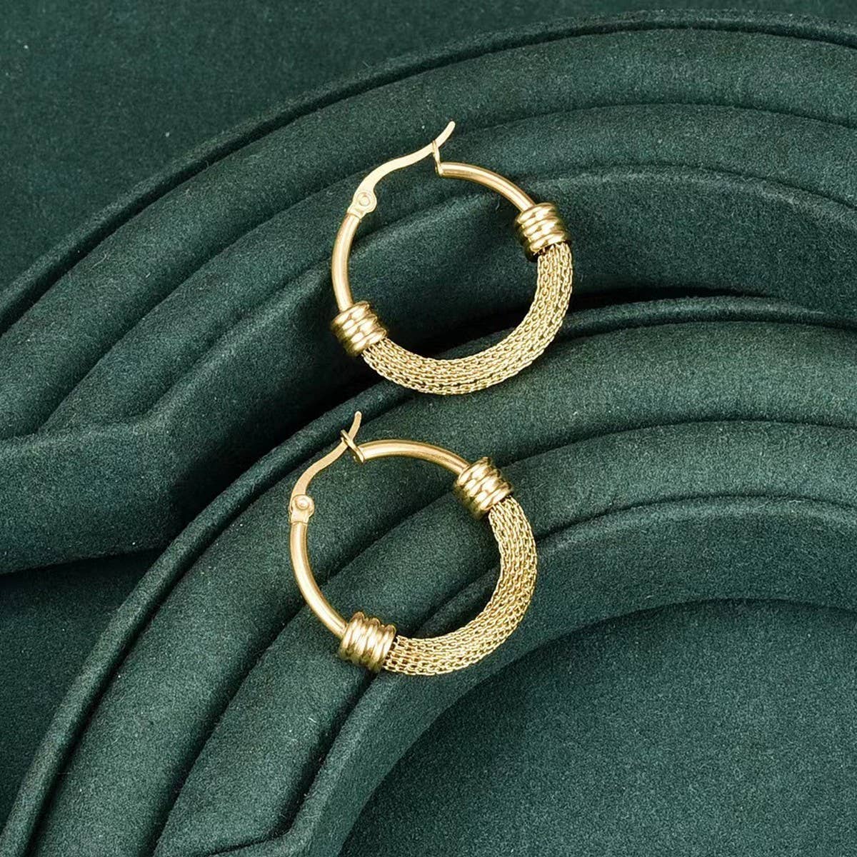 18K GOLD PLATED LINK MESH HOOP EARRINGS_CWAJE0570