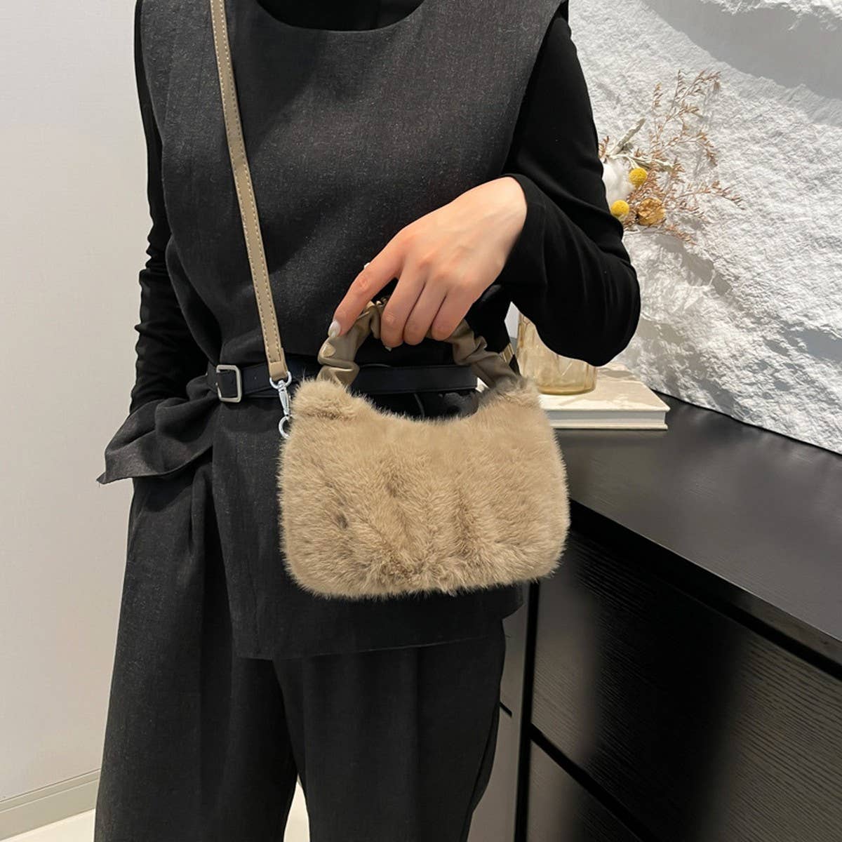 WINTER PLEATED TOTE PLUSH SHOULDER CROSSBODY BAG_CWAB3975