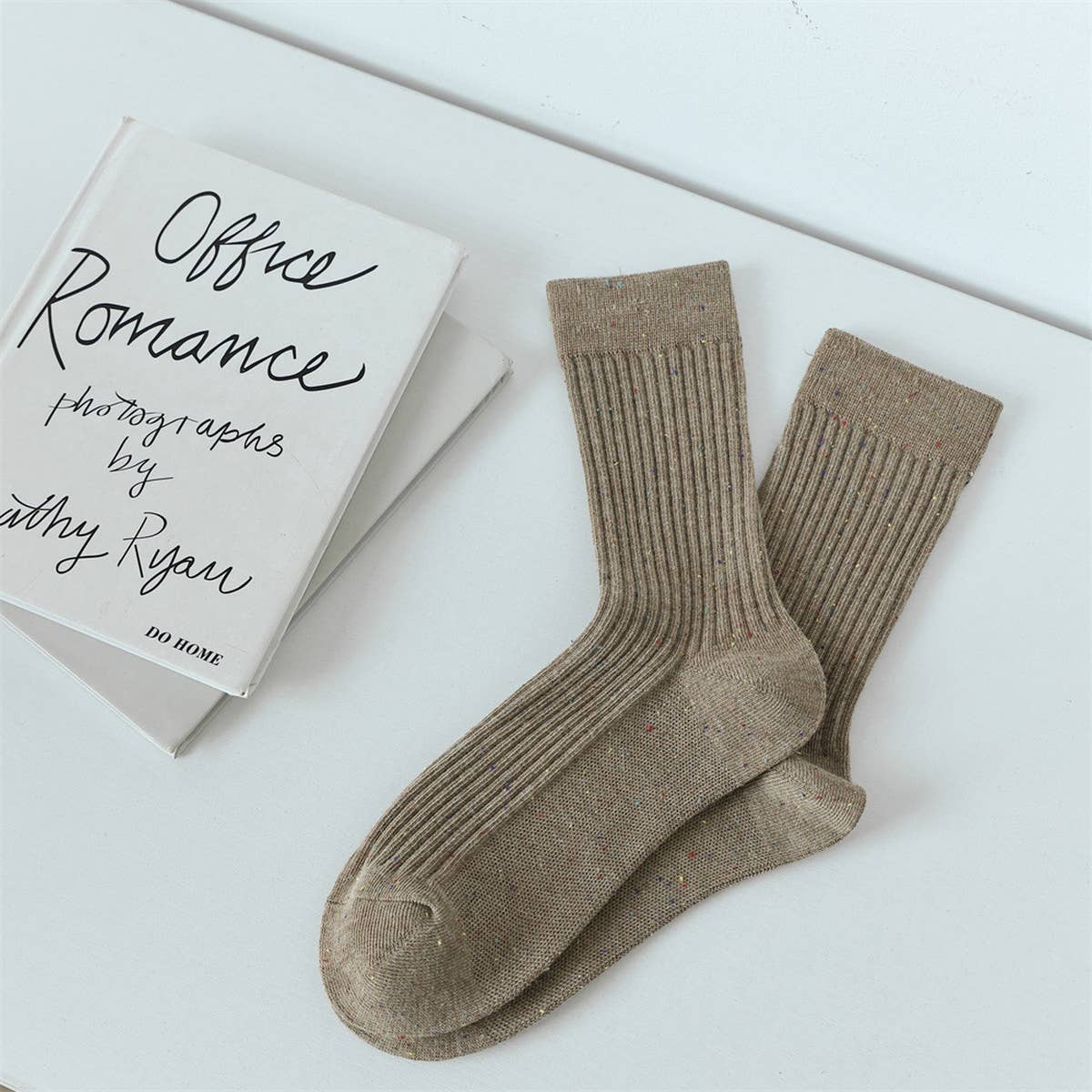 WOMEN AUTUMN AND WINTER MID-LENGTH SOCKS