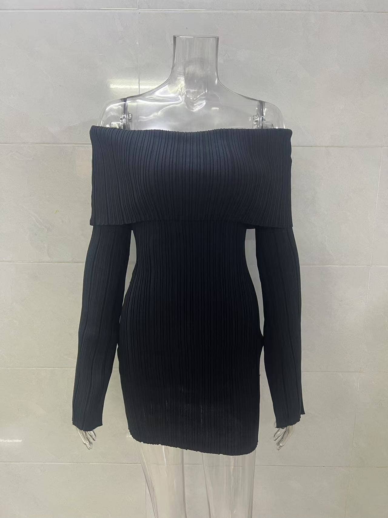 Off-the-shoulder, hip-hugging one-shoulder dress