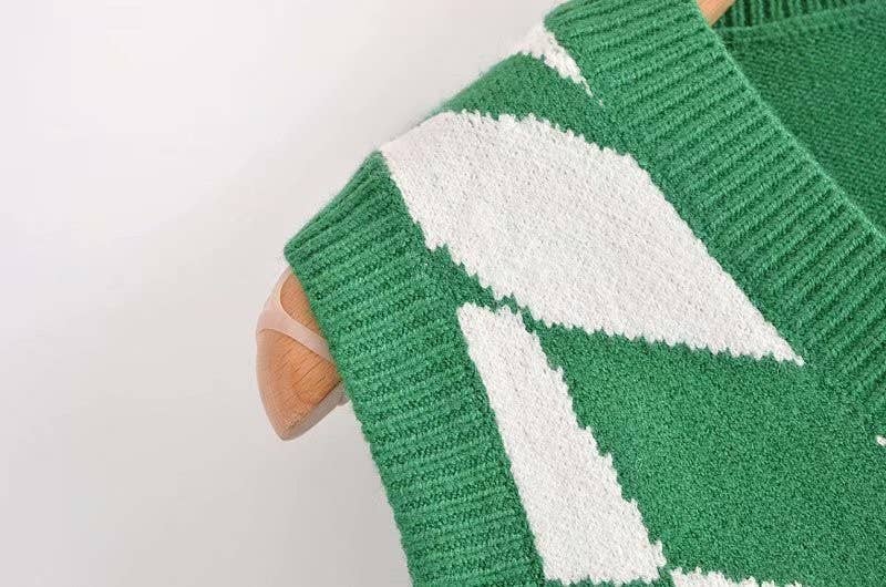 V-NECK KNITTED RHOMBOID MATCHING SHORT VEST STRAP