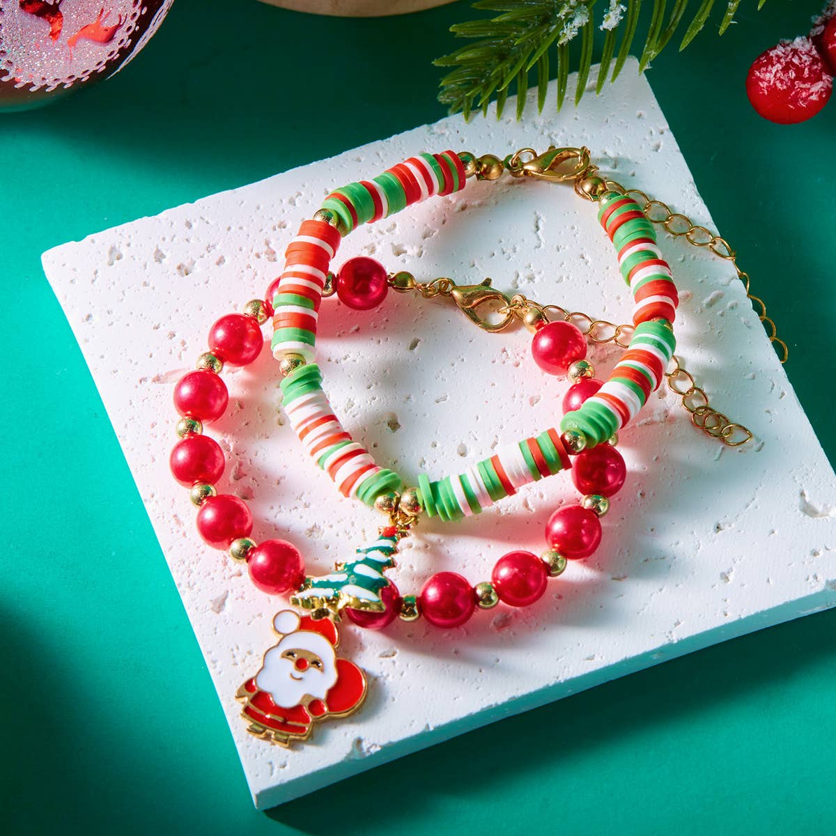 VERSATILE GREEN CHRISTMAS BEADED BRACELET