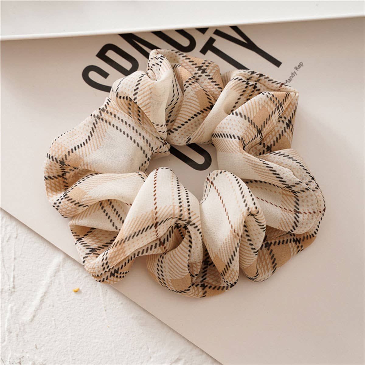 NEW CHECKERED PRINT SCRUNCHIES_CWAHA0352