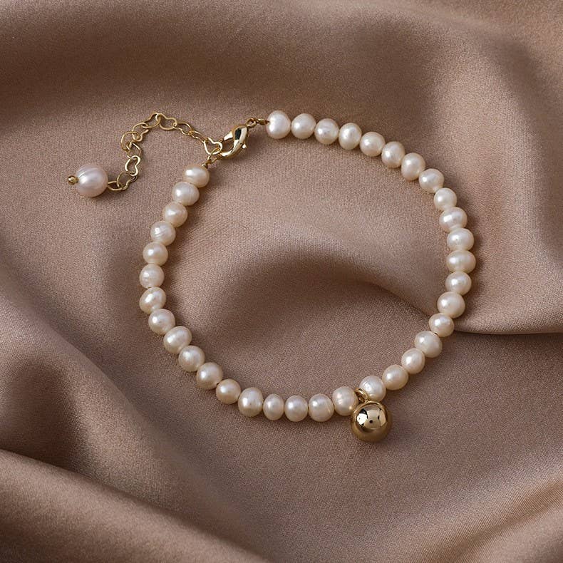 Freshwater pearl bracelet made of broken silver