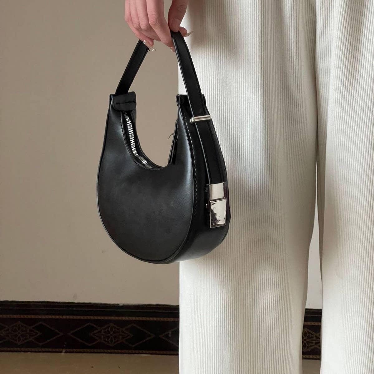 CWAB4834_NEW VERSATILE CRESCENT-SHAPED UNDERARM BAG