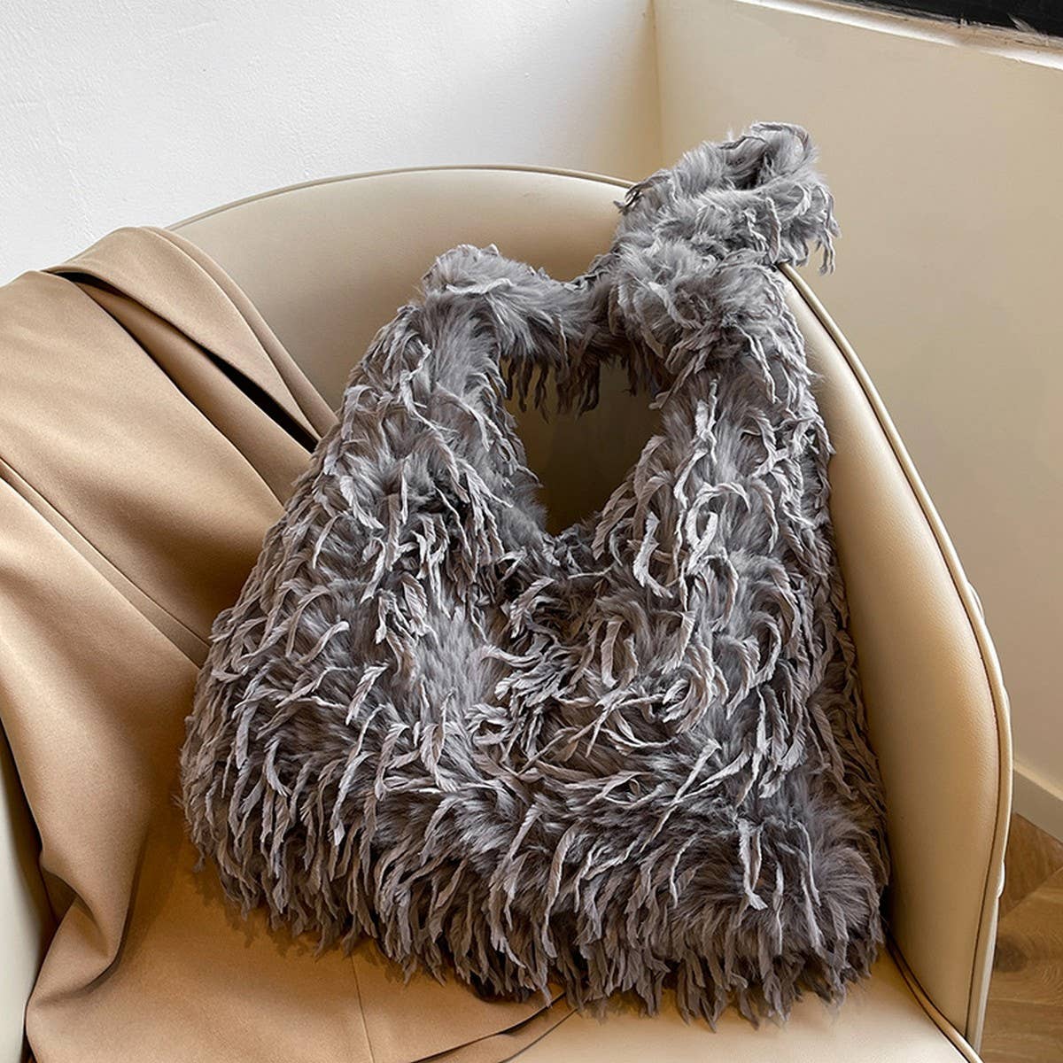 WINTER TASSEL HANDBAG VERSATILE SHOULDER PLUSH BAG_CWAB4015