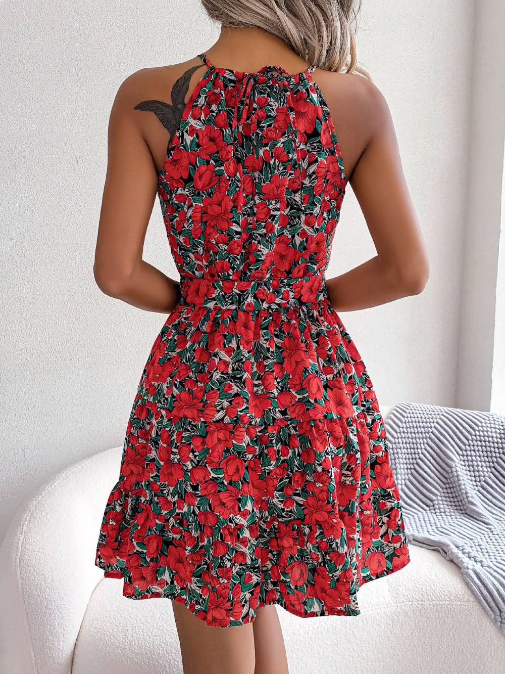 A lace-up ruffled large-swing floral dress