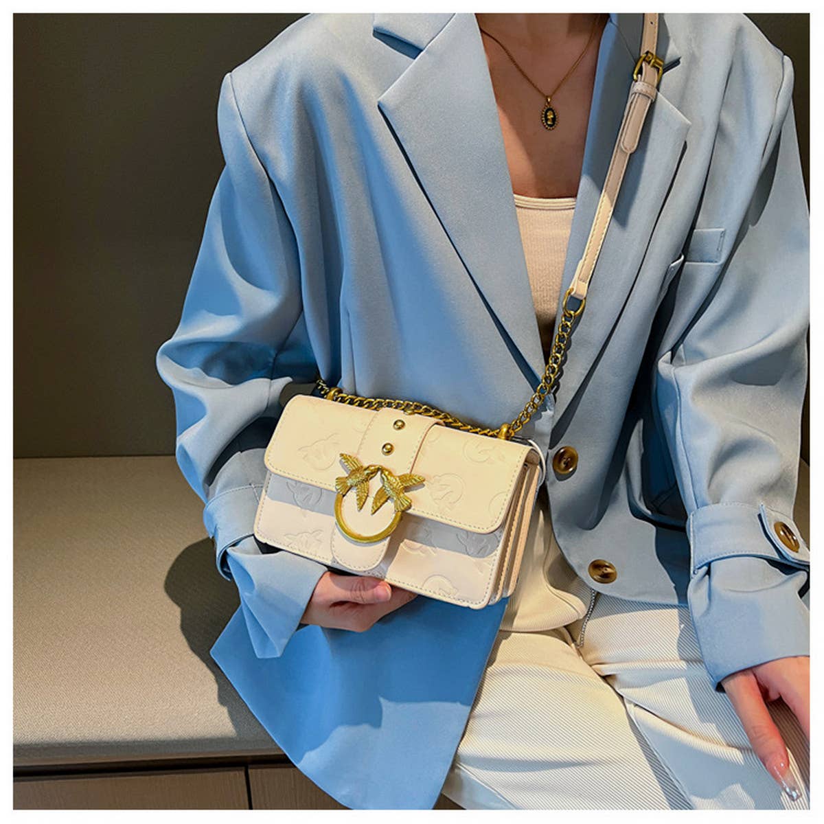 STYLISH EMBOSSED METAL CHAIN SHOULDER BAG_CWAB1577