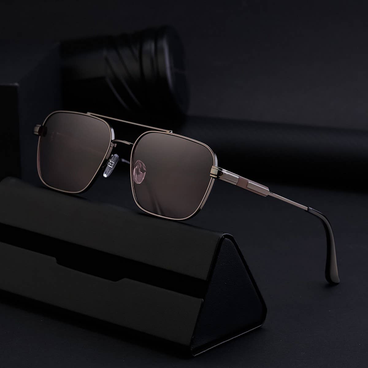 FASHIONABLE SQUARE FRAME SUN PROTECTION SUNGLASSES