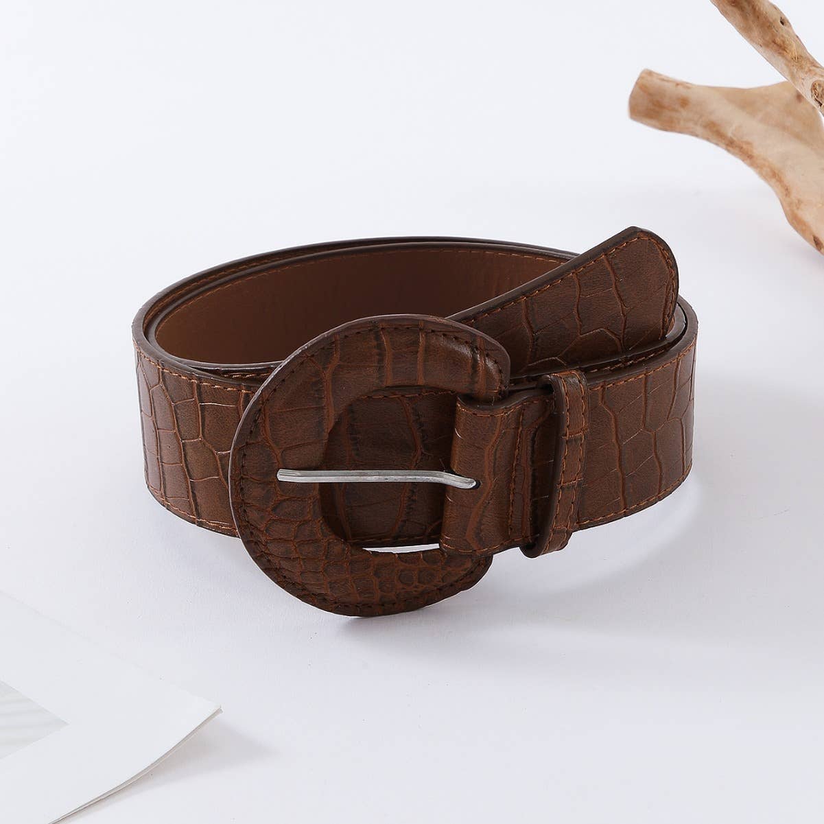 The accessory is a simple and versatile wide belt