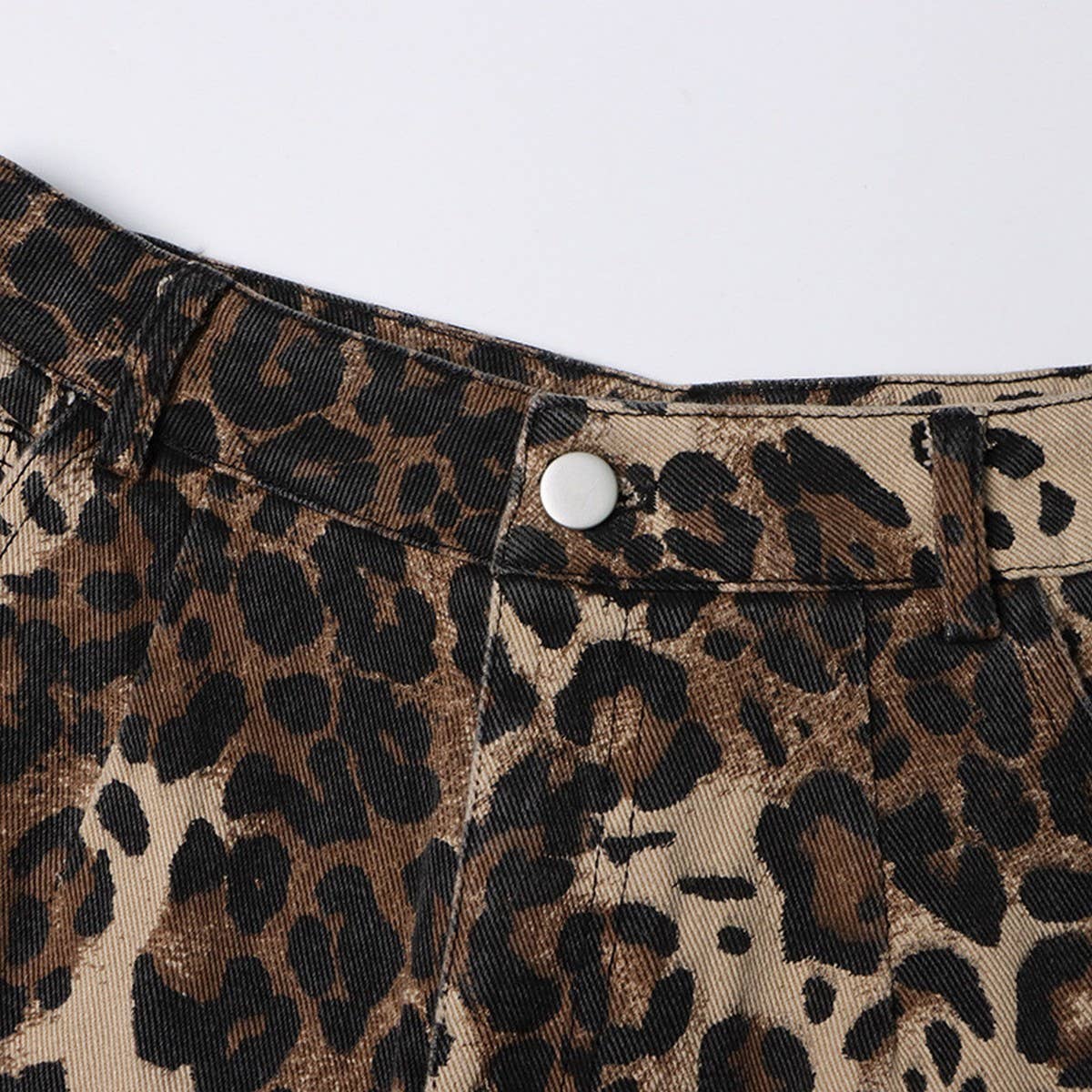 WOMENS LEOPARD PRINT DISTRESSED LOOSE FITTING JEANS