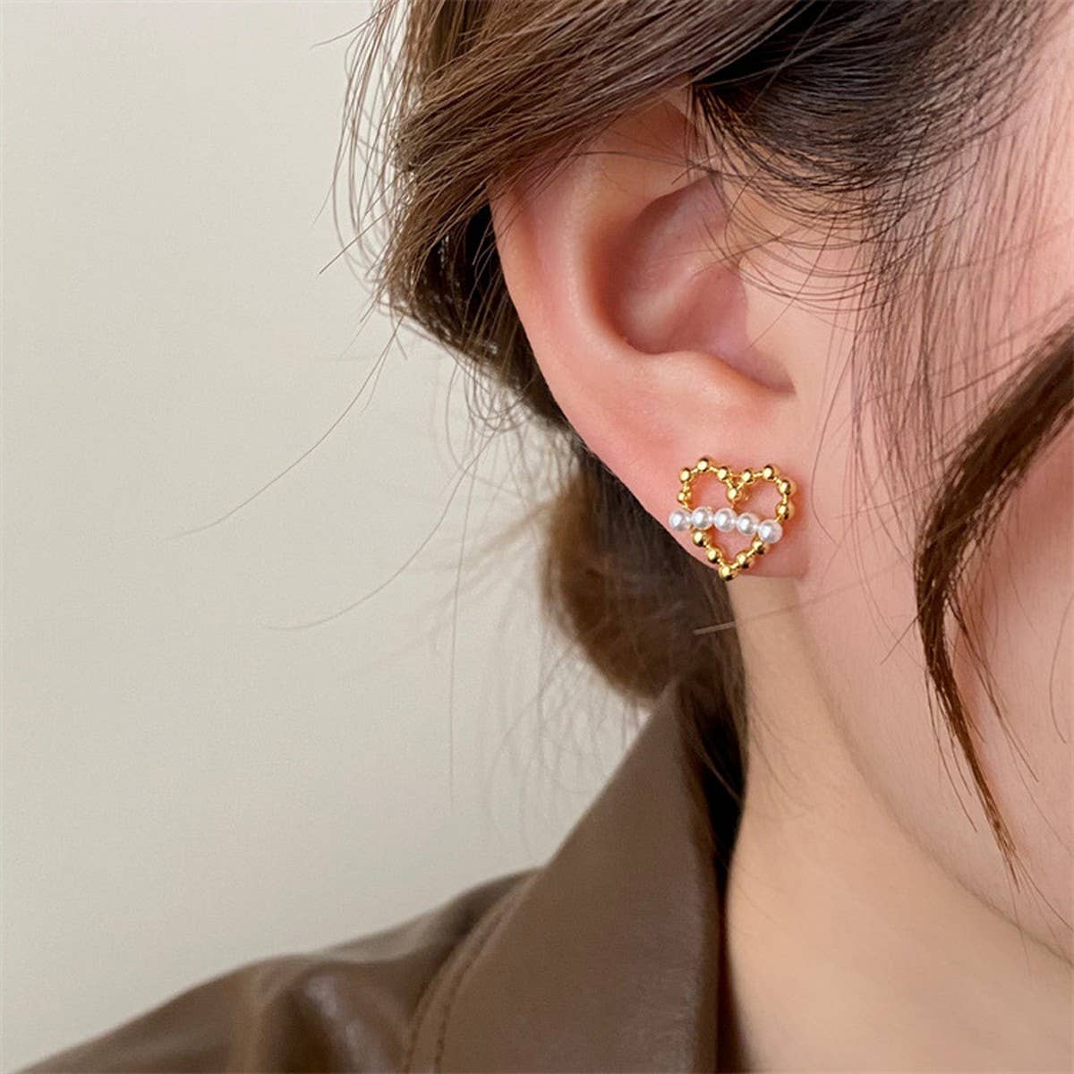 NEW EXQUISITE FASHION HOLLOW HEART PEARL EARRINGS