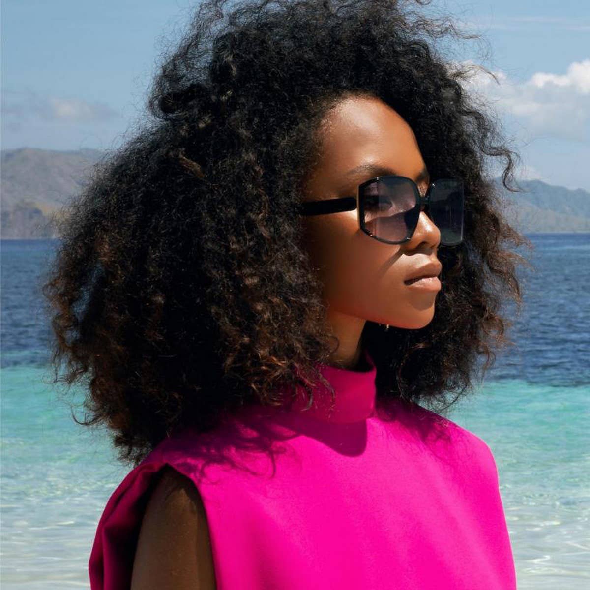 TRENDY AND FASHIONABLE CURVED LENS SUNGLASSES