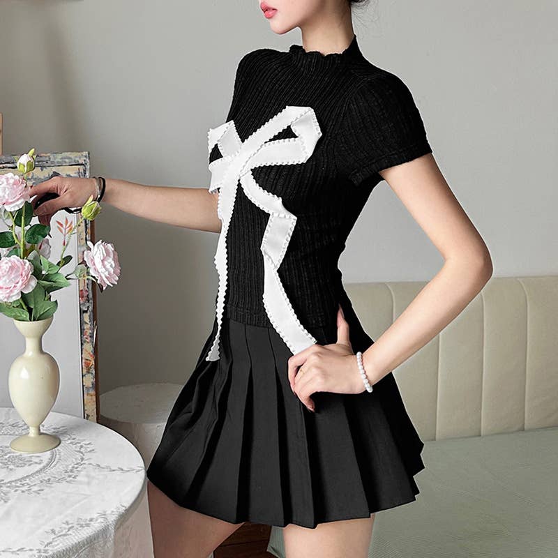 Slim-fit stylish crew neck with short sleeves