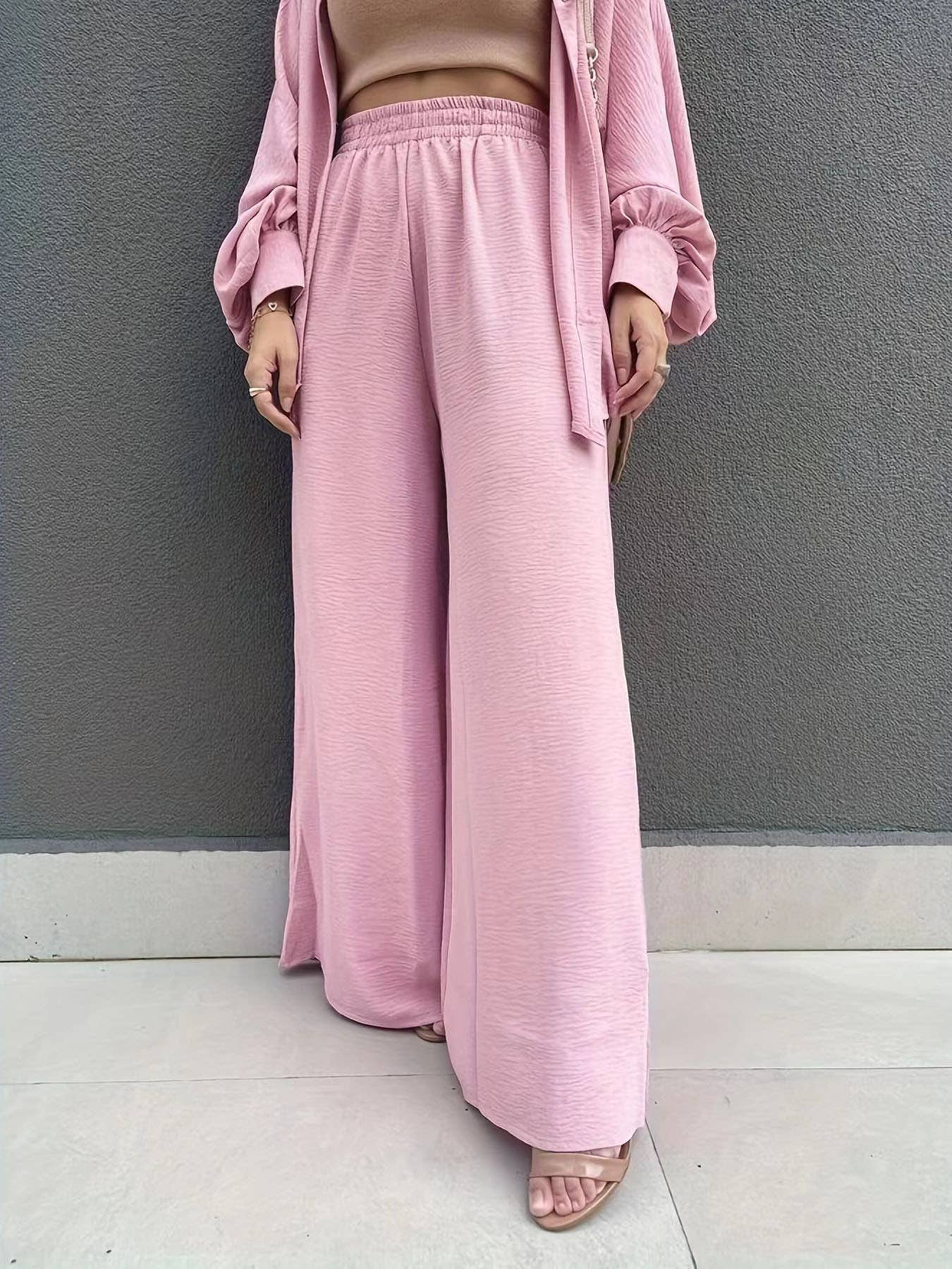Solid-color shirt, high-waisted trousers suit