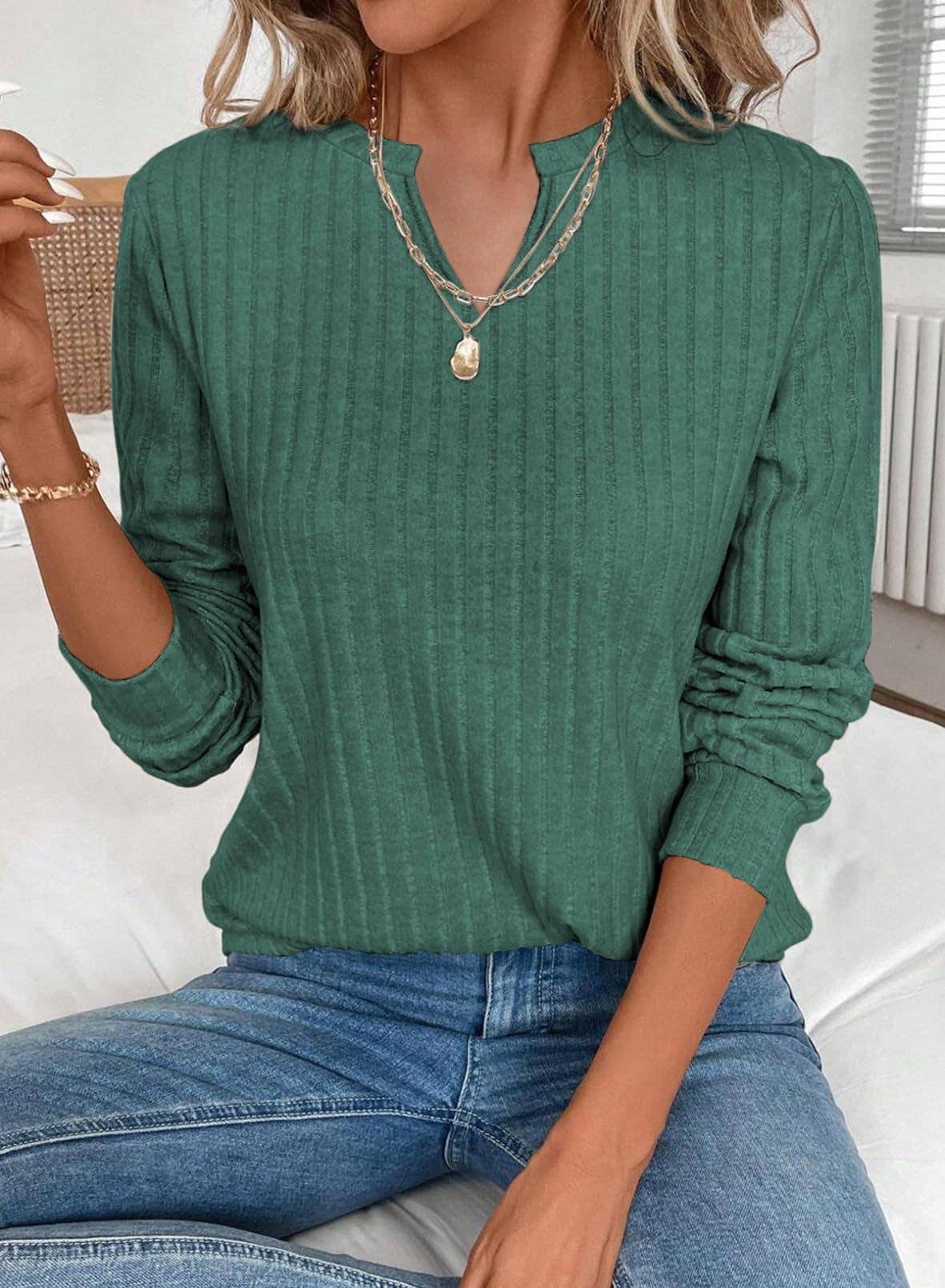 V-neck sharpened pit strip long sleeve T-shirt