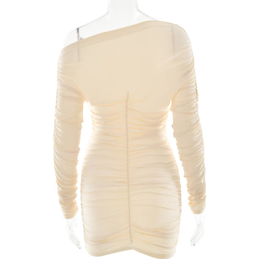 Solid-color off-the-shoulder body-hugging dress