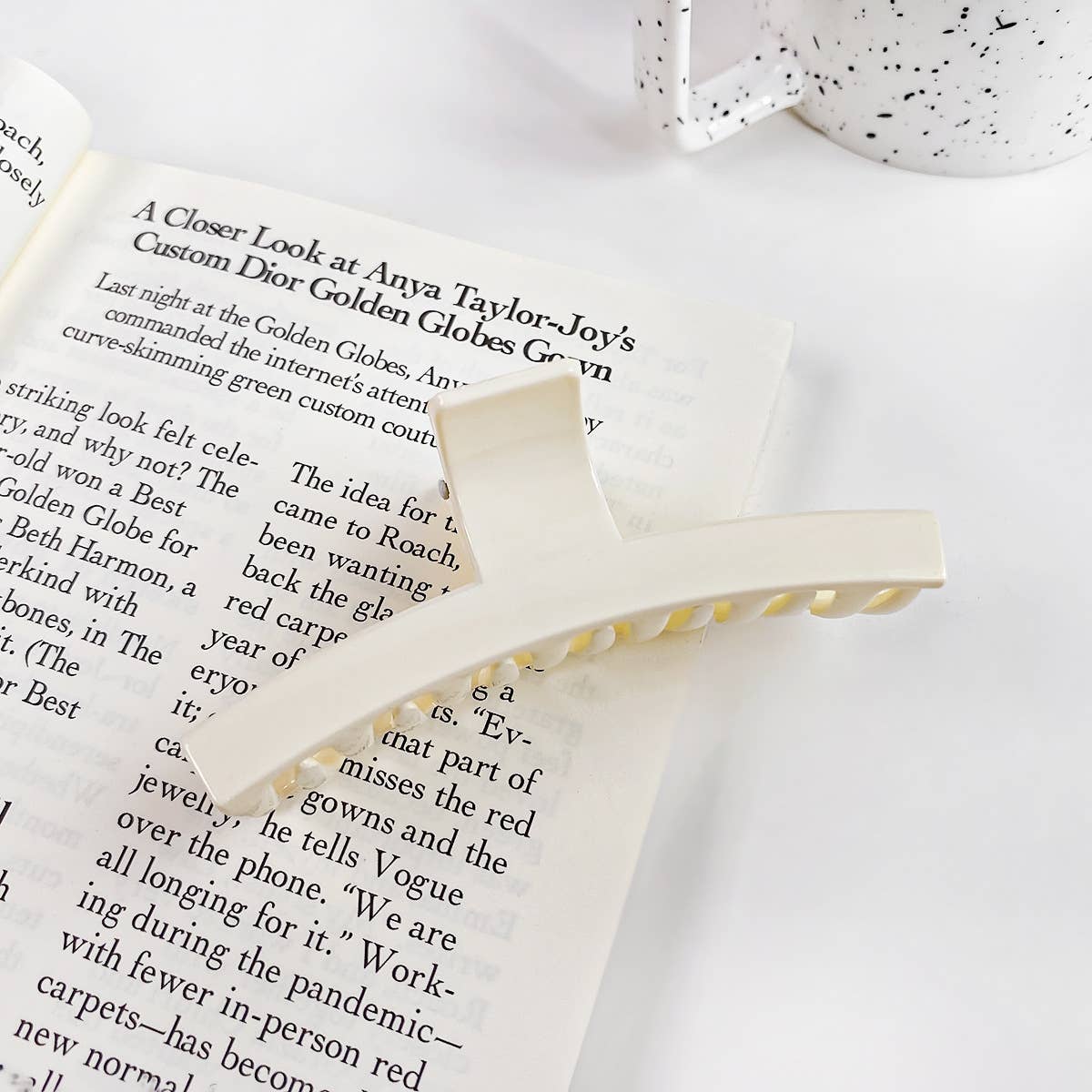 Arc-shaped semi-circular transparent gripper