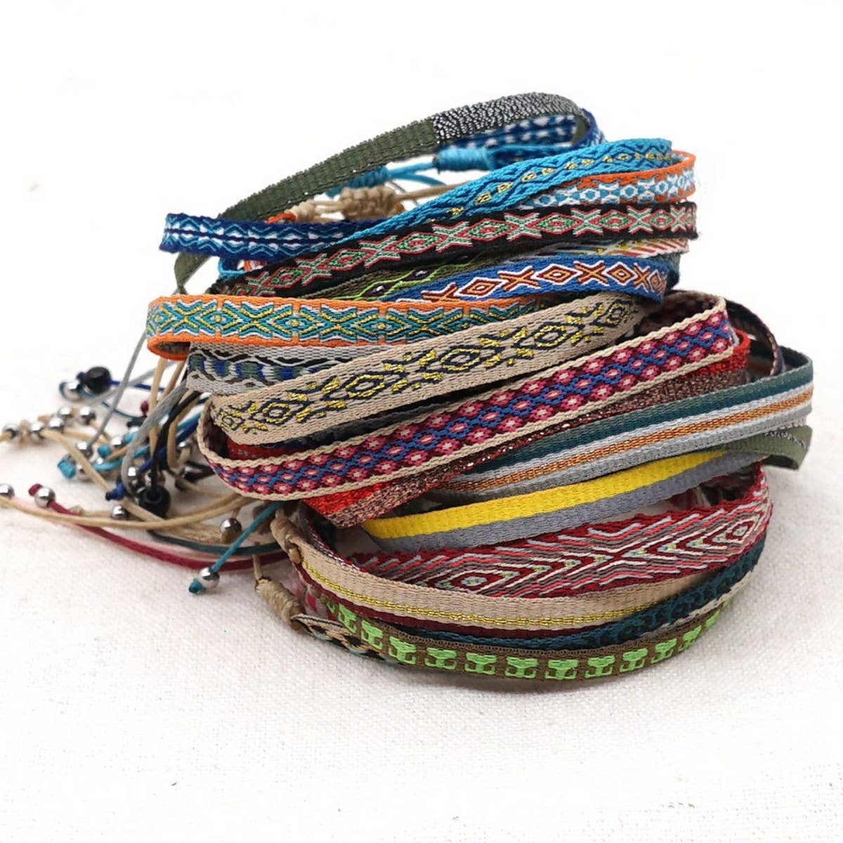 CWAJE4556_BOHEMIAN RIBBON HAND-WOVEN BRACELET