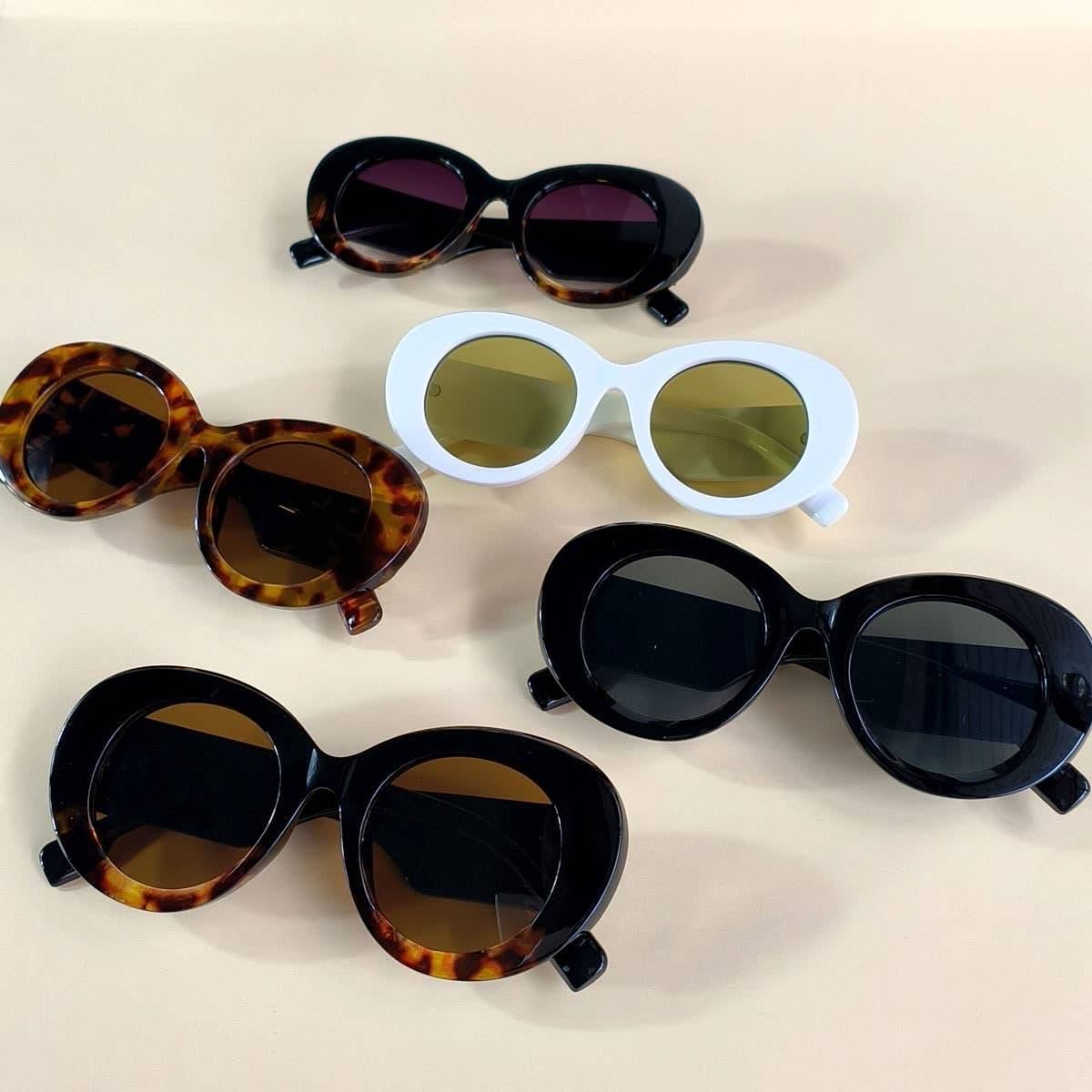 RETRO AND FASHION OVAL SUNGLASSES FOR WOMEN_CWASG0272
