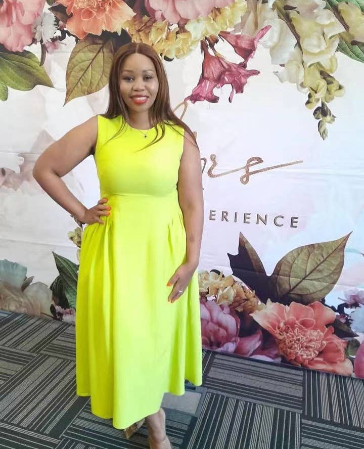 Sleeveless solid-color vest dress with large hem