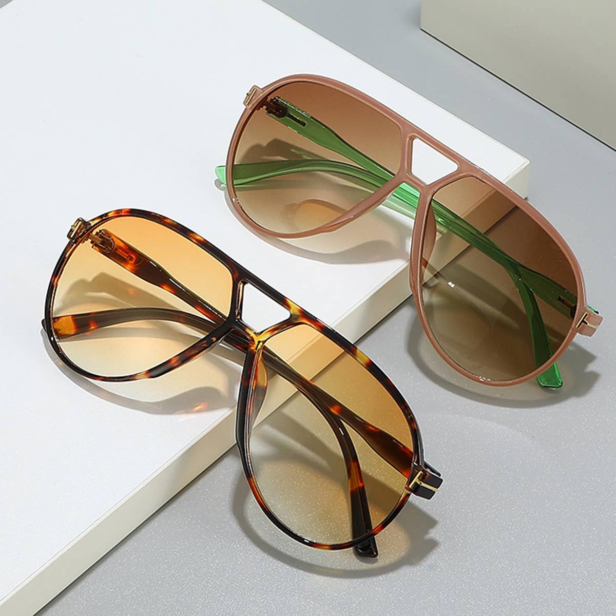 LETTER T DOUBLE BRIDGE LARGE FRAME SUNGLASSES