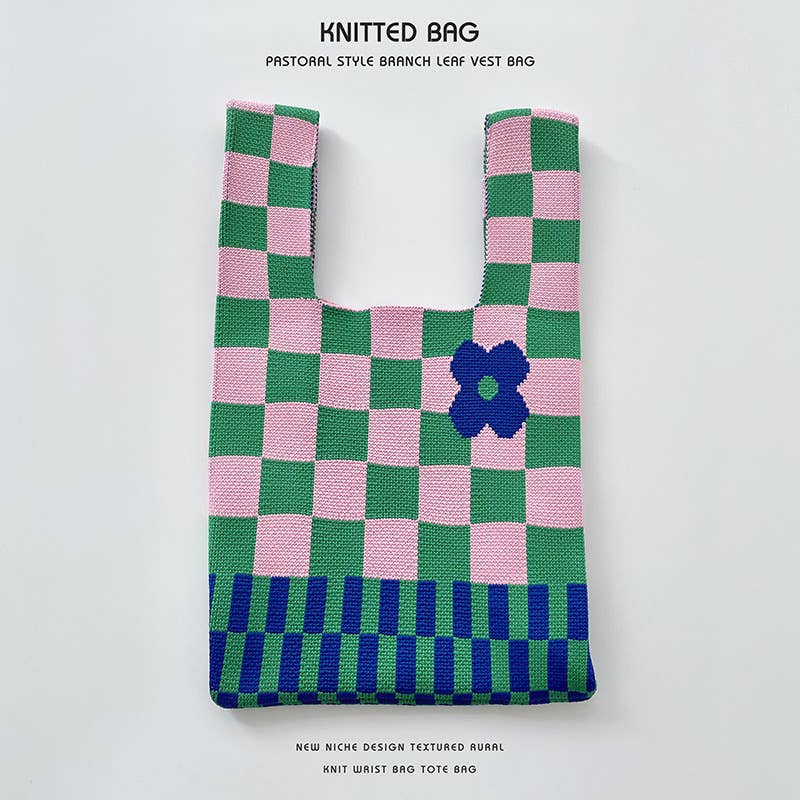 Heart-shaped color-blocked knitted handbag