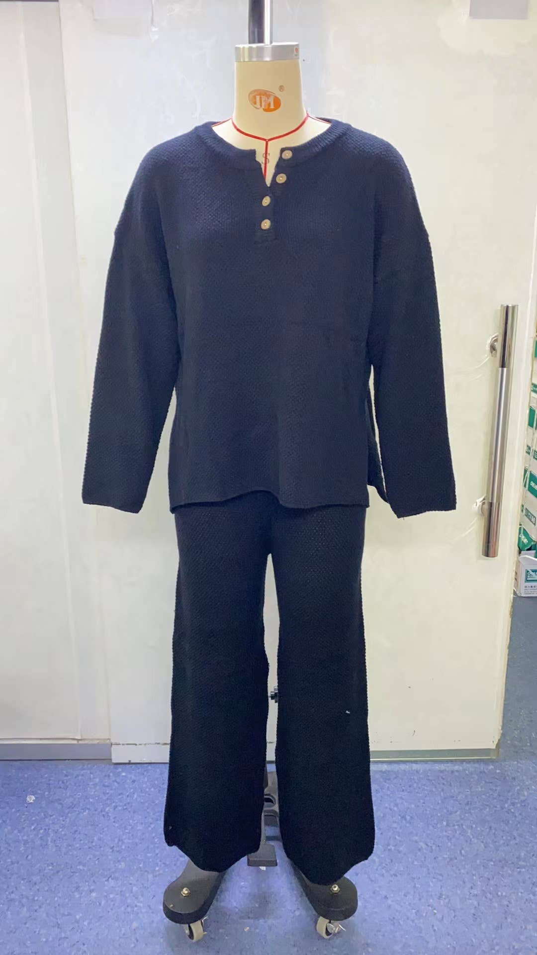 KNIT V-NECK BLOUSE AND SLACKS TWO-PIECE SET