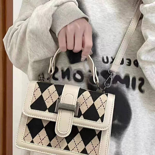 SMALL HIGH-END FASHIONABLE CHAIN SHOULDER BAG_CWAB3440