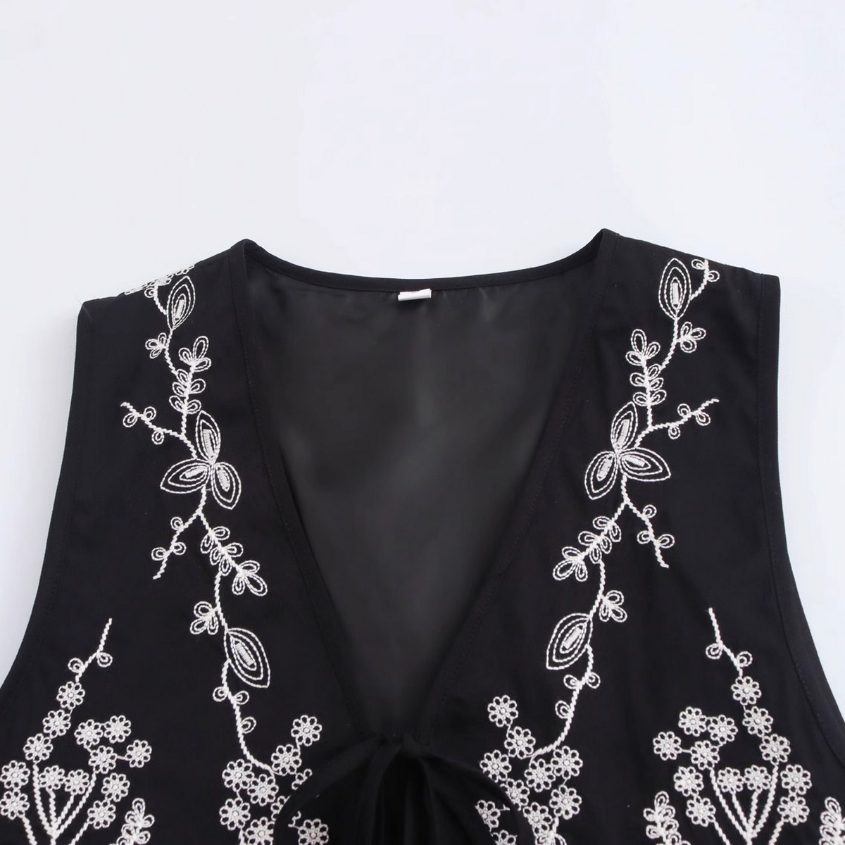 Embroidered Sleeveless Vest ? French Vintage Style