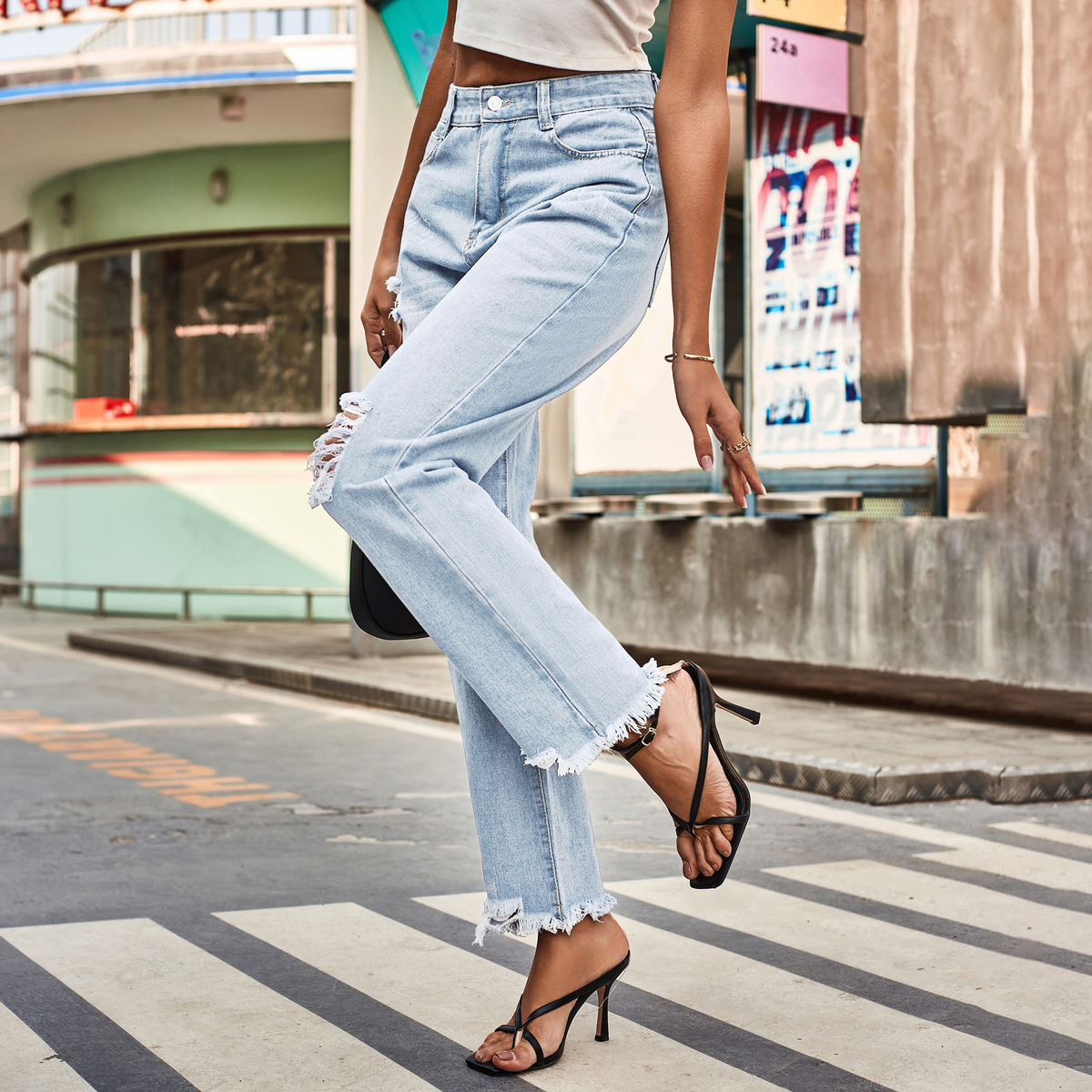 Trendy Ripped Jeans ? Casual Denim for Women