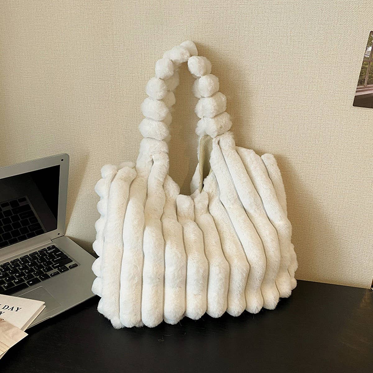 WINTER FASHION VERTICAL STRIPED SHOULDER PLUSH BAG_CWAB3957