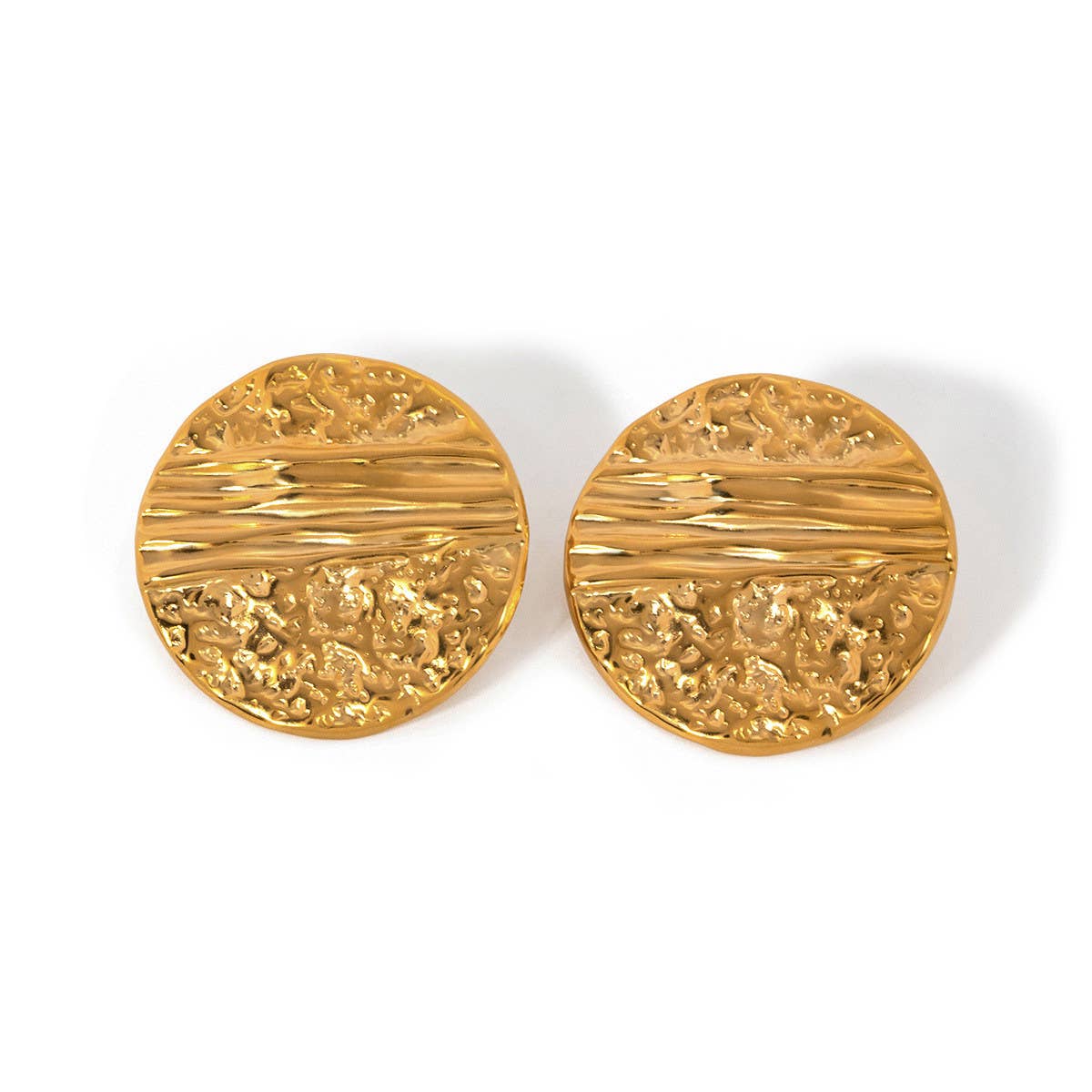 PLEATED HAMMERED ROUND DESIGN EARRINGS_CWAHA0895
