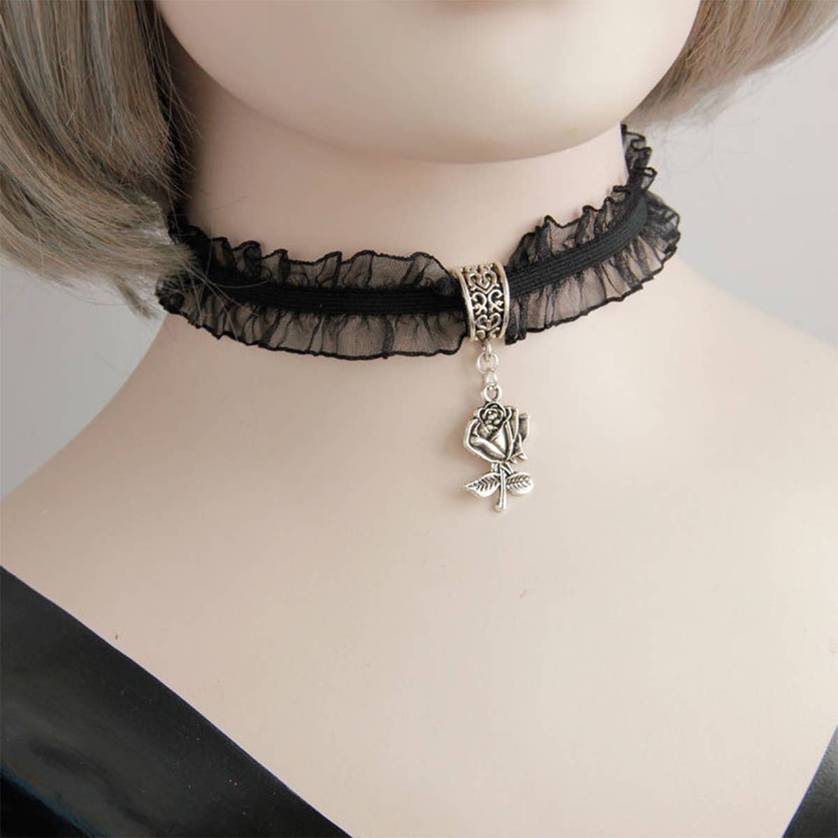 HALLOWEEN LACE ROSE PENDANT SHORT CLAVICLE CHAIN
