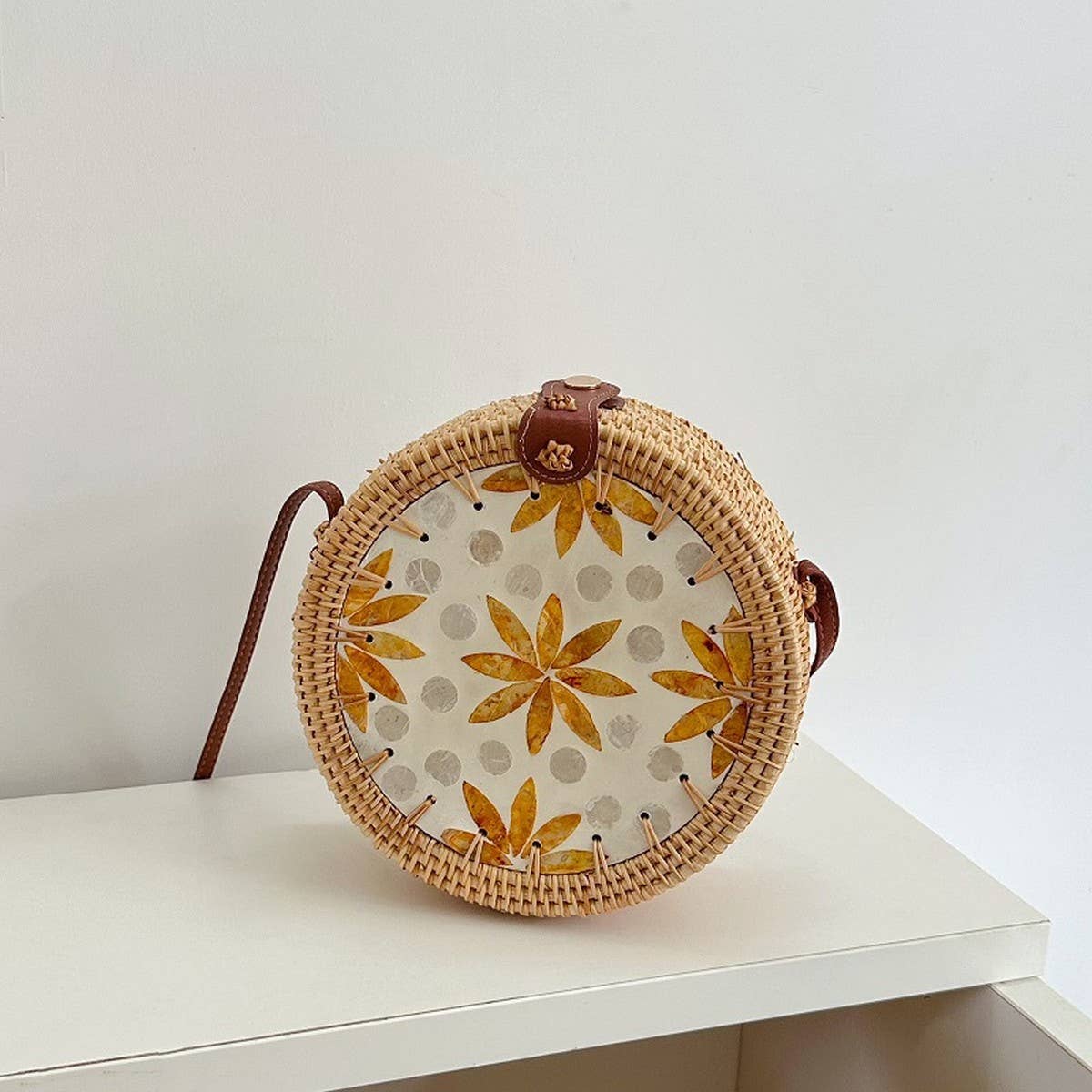 WOVEN COLORFUL SHELL SHOULDER CROSSBODY BAG_CWMM4546