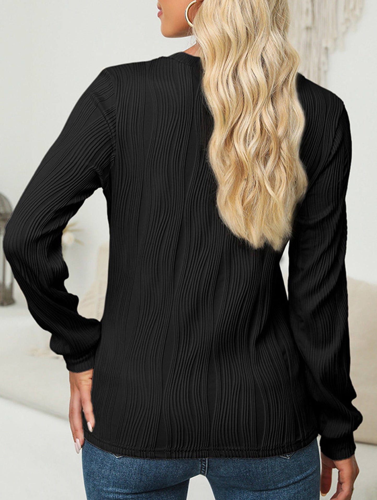 Solid color long sleeve T-shirt with wave pattern