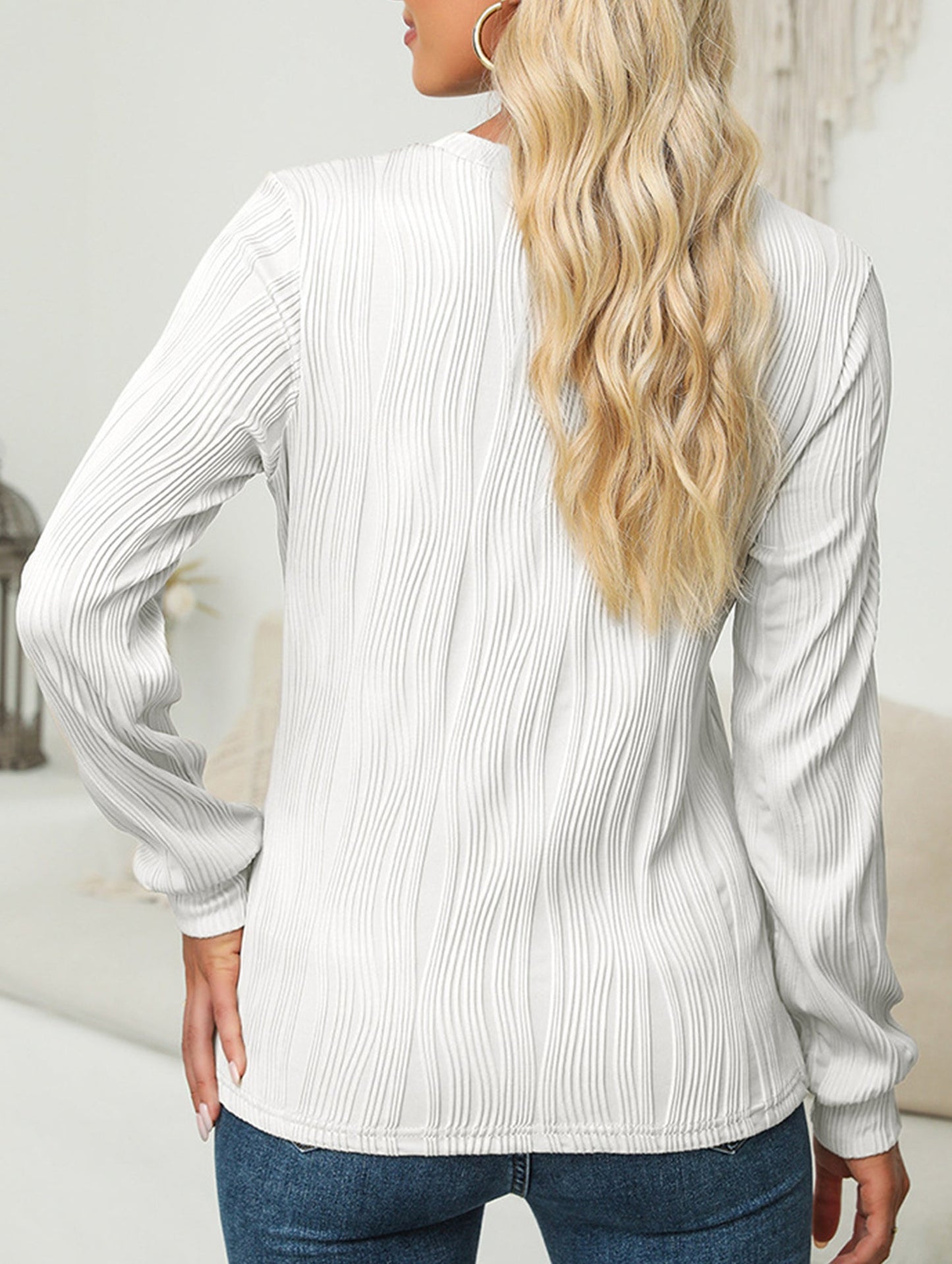 Solid color long sleeve T-shirt with wave pattern