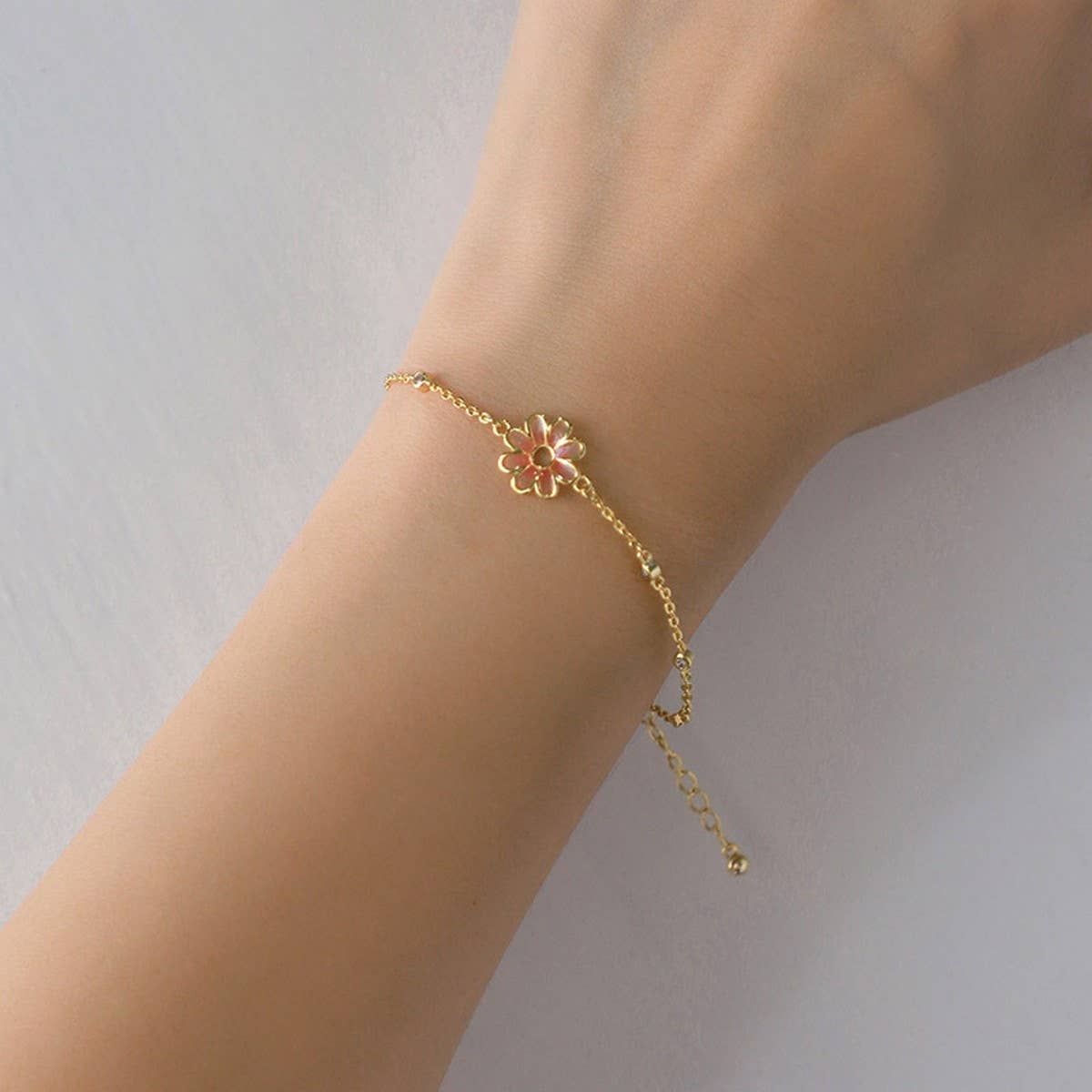 WOMEN'S HOLLOW FLOWER HANDMADE BEADED BRACELET