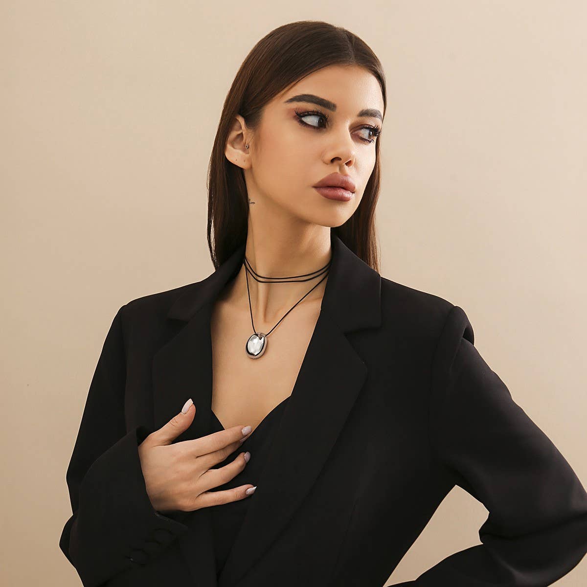 DRAWN WAX THREAD NECKLACE WITH PENDANT