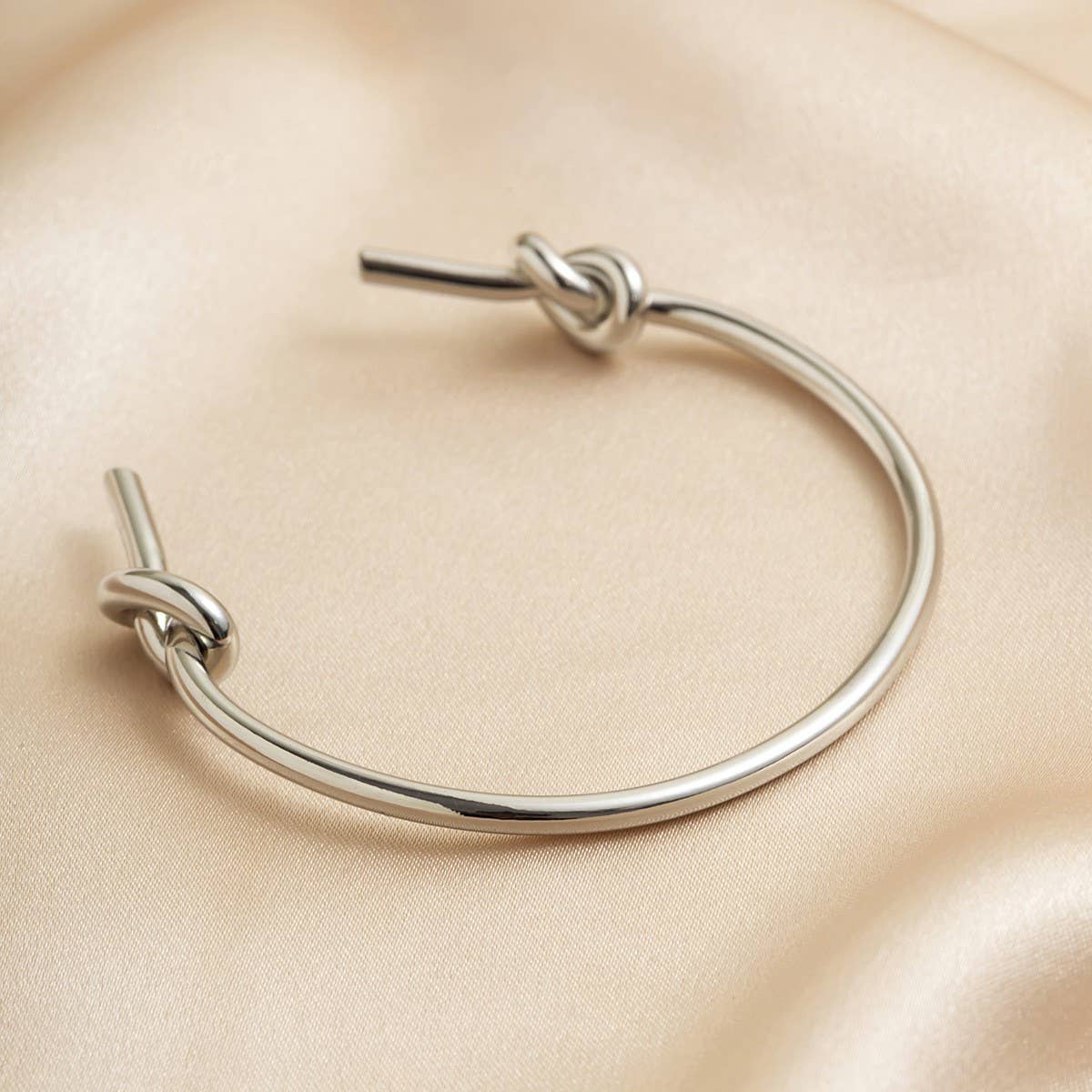 SIMPLE DOUBLE-LAYER HOLLOW KNOTTED OPEN BRACELET_CWMM3101